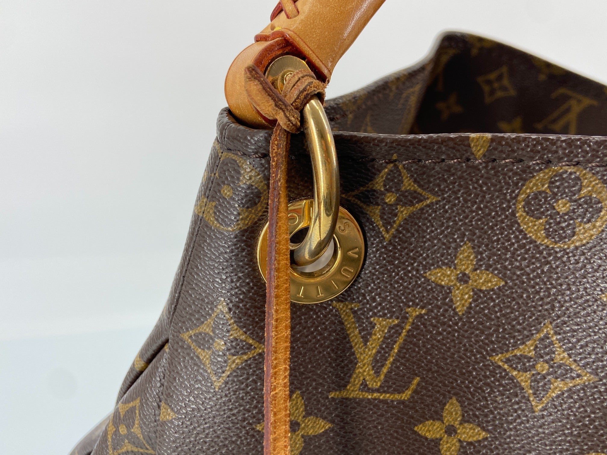 Louis Vuitton Artsy MM Monogram Canvas