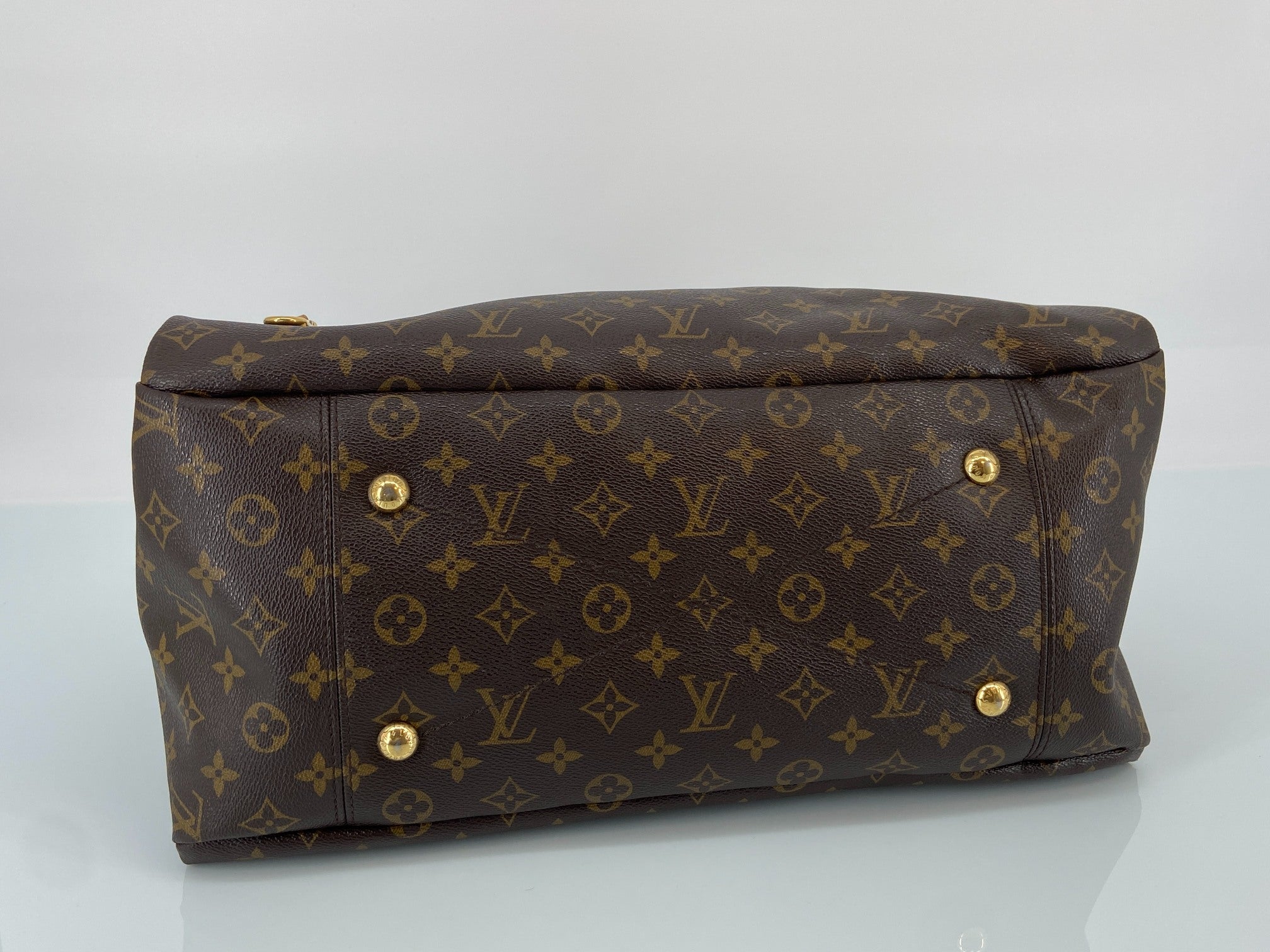 Louis Vuitton Artsy MM Monogram Canvas