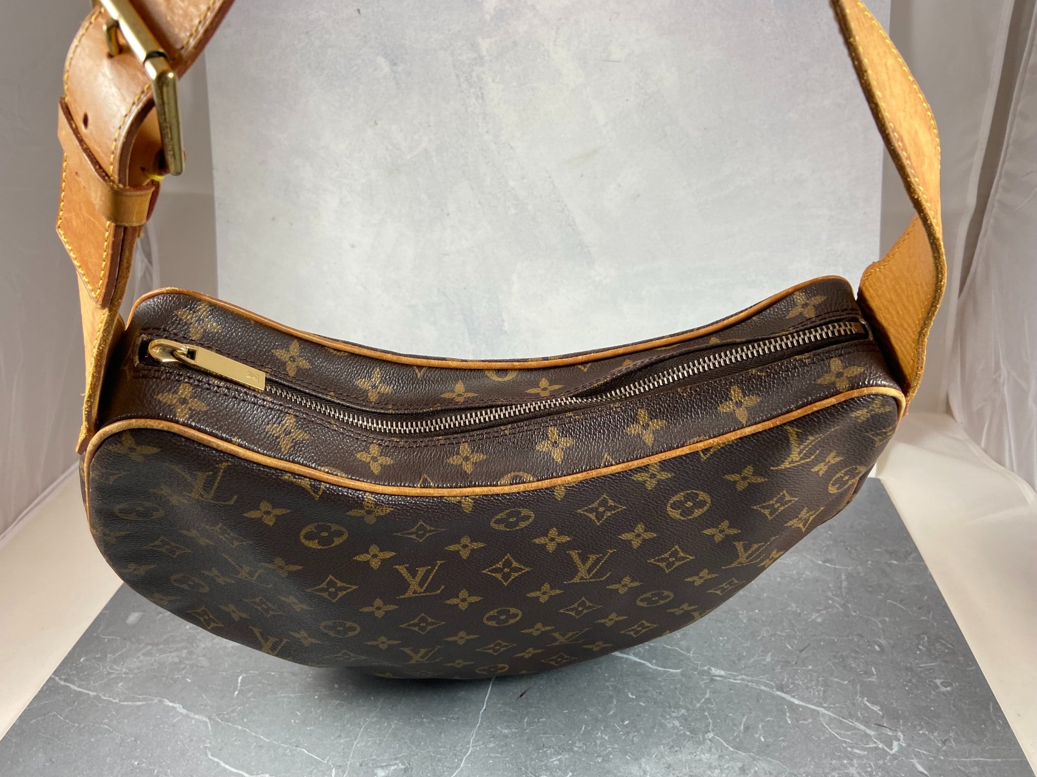 Louis Vuitton Croissant GM Hobo Bag Monogram Canvas