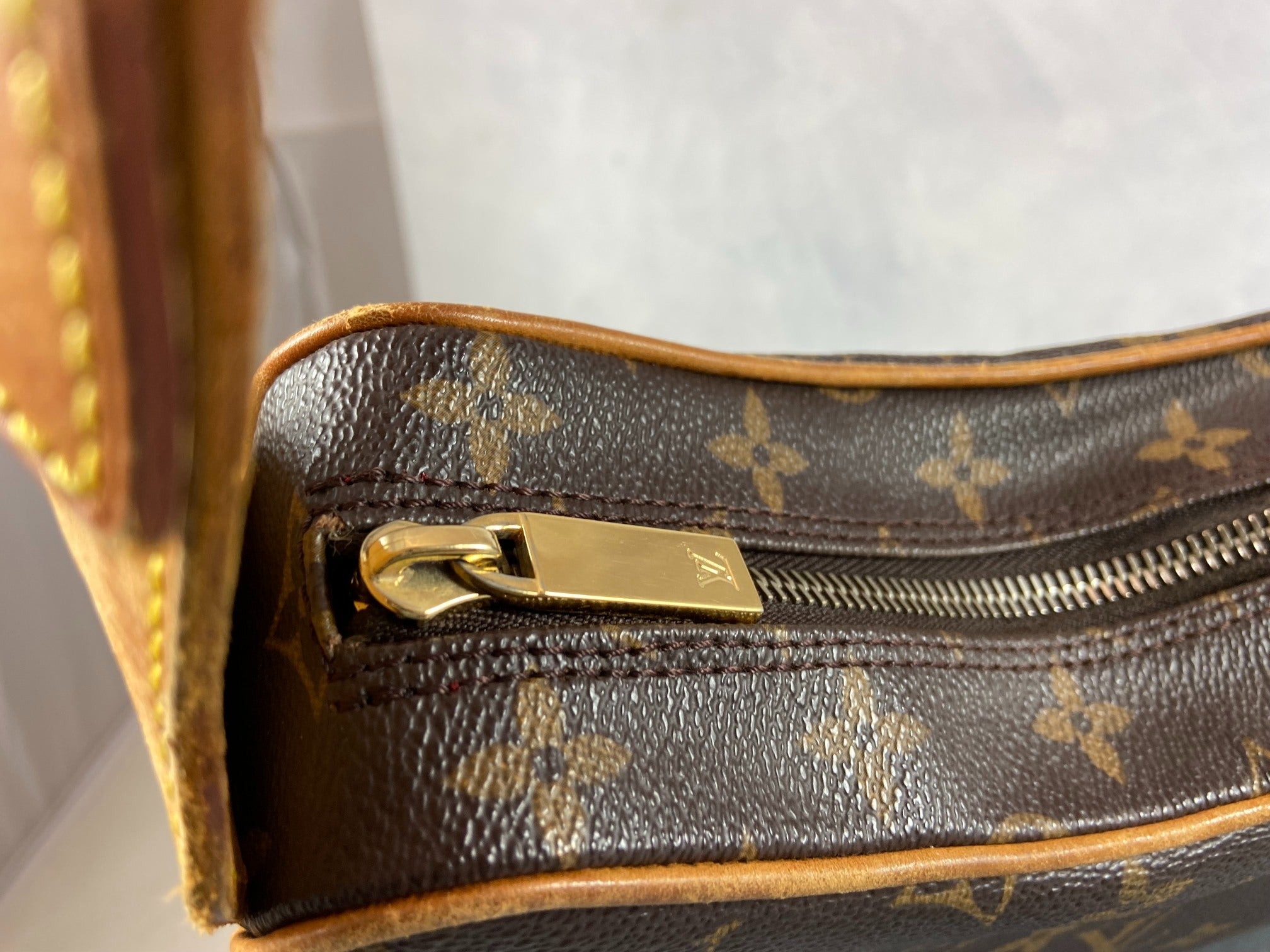 Louis Vuitton Croissant GM Hobo Bag Monogram Canvas