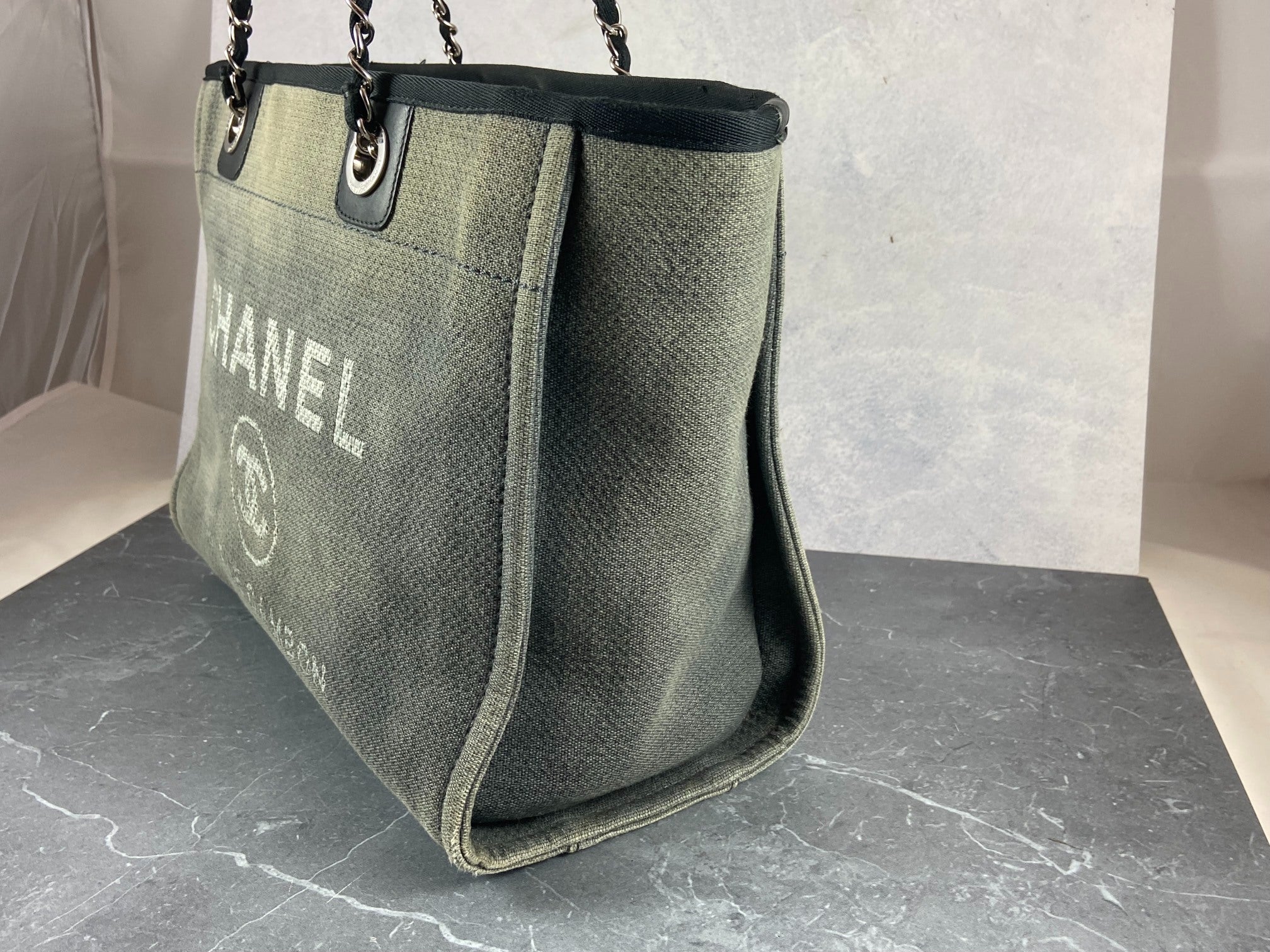 Chanel Deauville Hand / Tote Bag Black