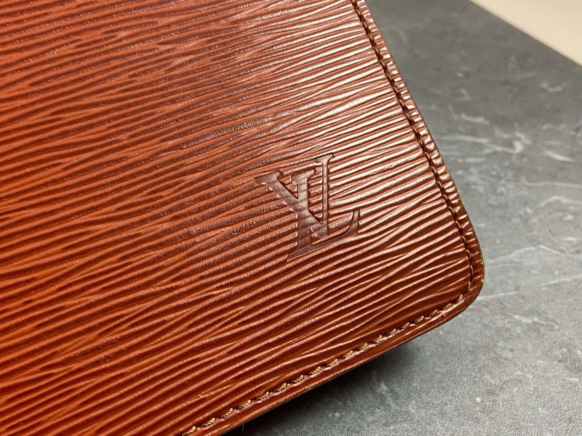 Louis Vuitton Porte Documents Conseiller Brown Epi Leather