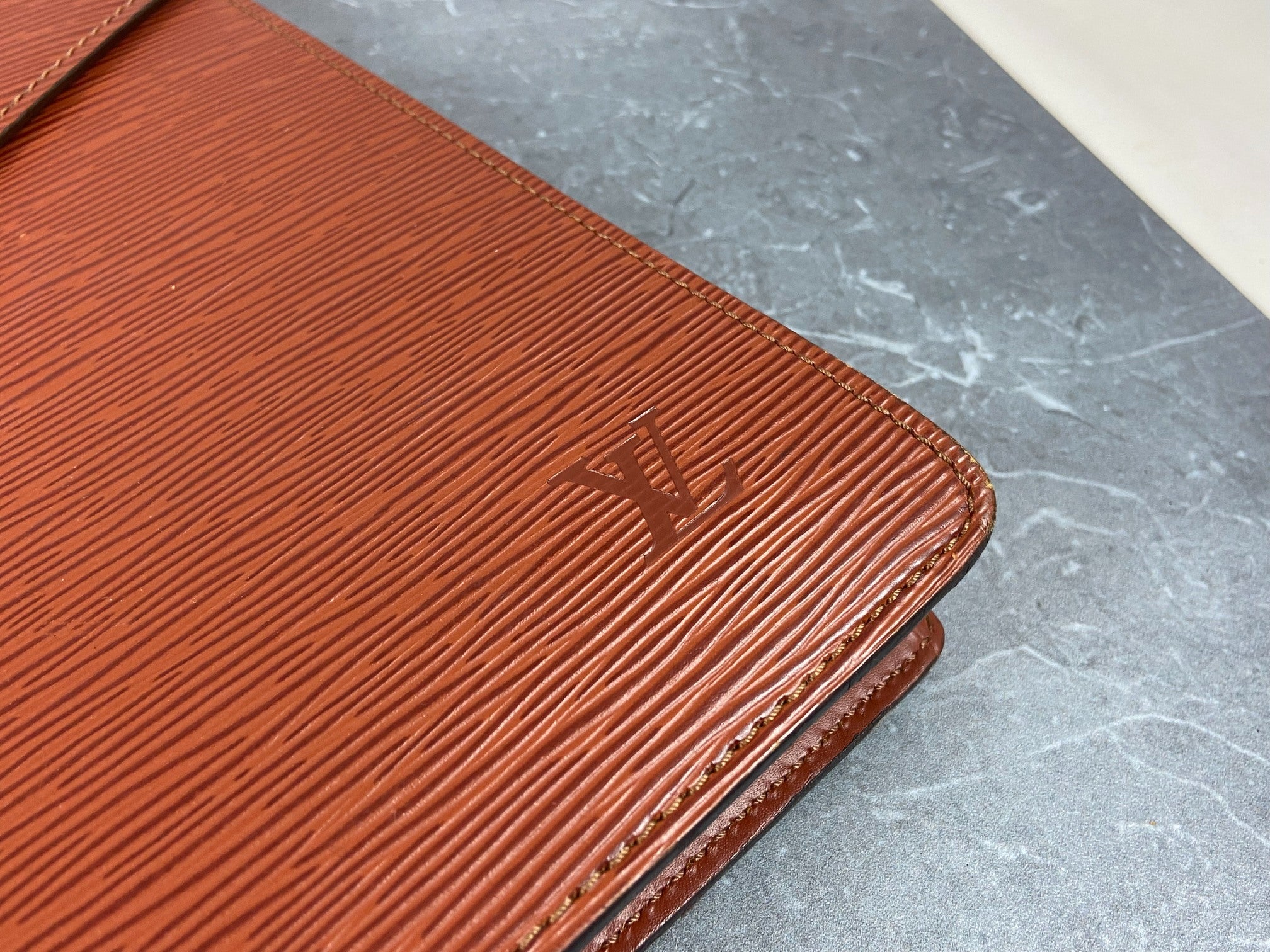 Louis Vuitton Porte Documents Conseiller Brown Epi Leather