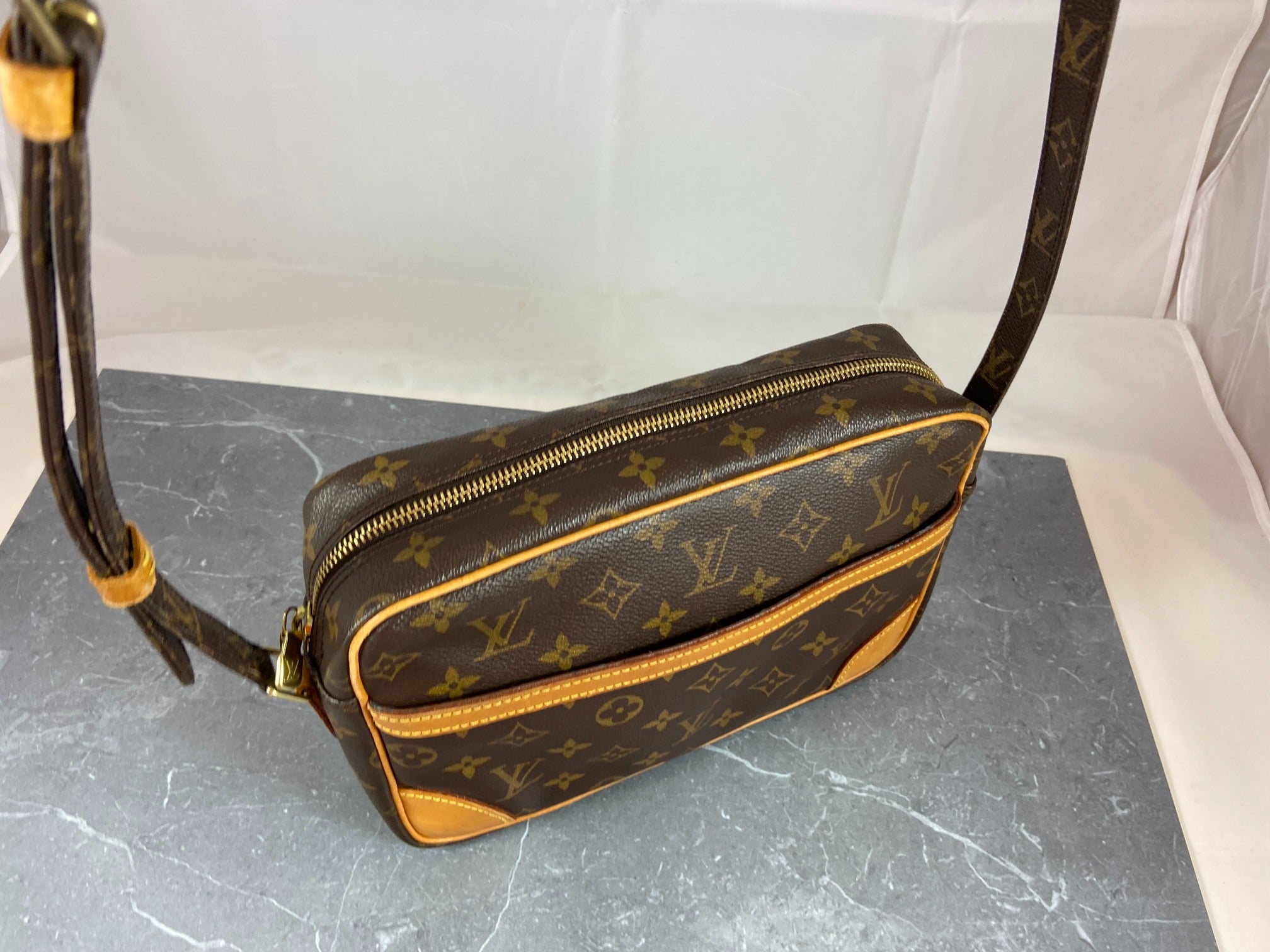 Louis Vuitton Trocadero 27 Shoulder Bag Monogram Canvas