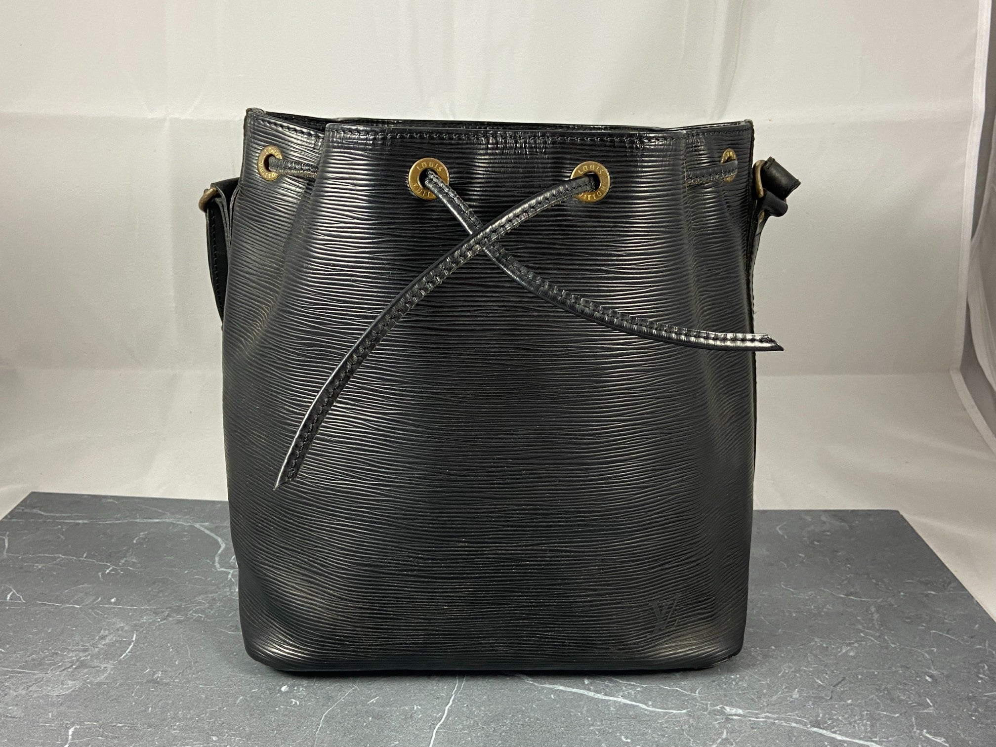 Louis Vuitton Sac Noé Petit Black Epi Leather