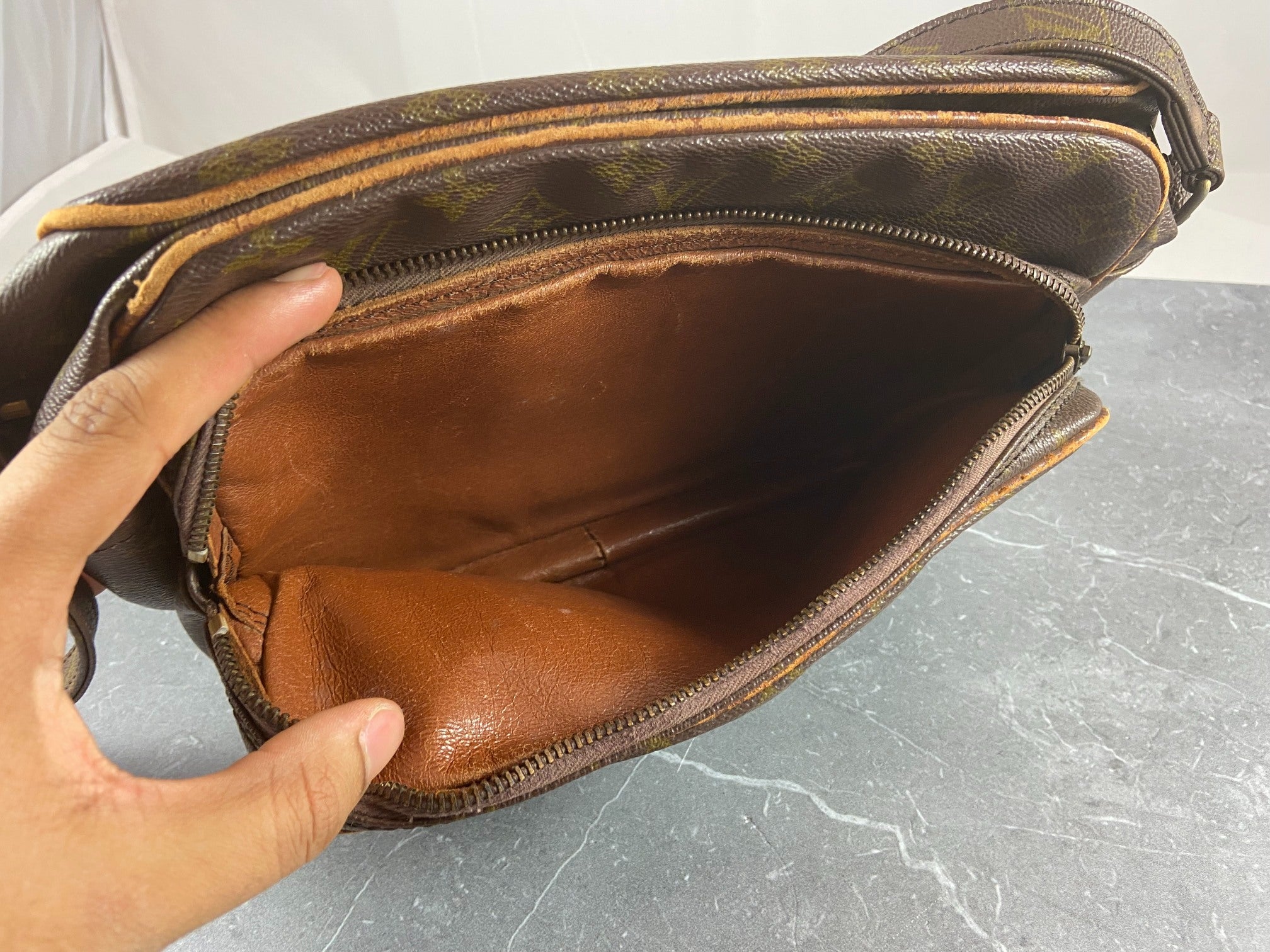 Louis Vuitton Nile GM Shoulder / Messenger Bag Monogram Canvas