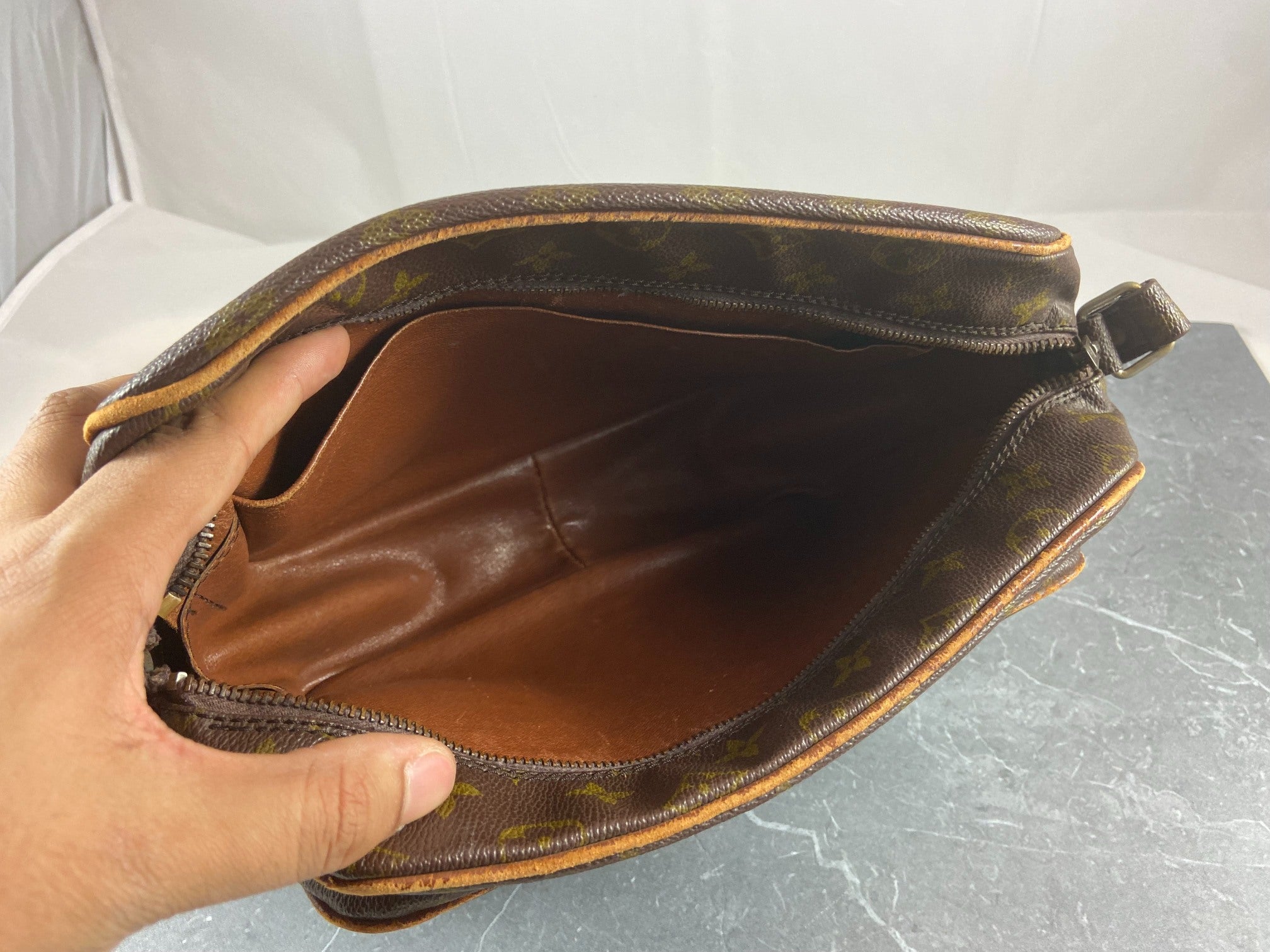 Louis Vuitton Nile GM Shoulder / Messenger Bag Monogram Canvas