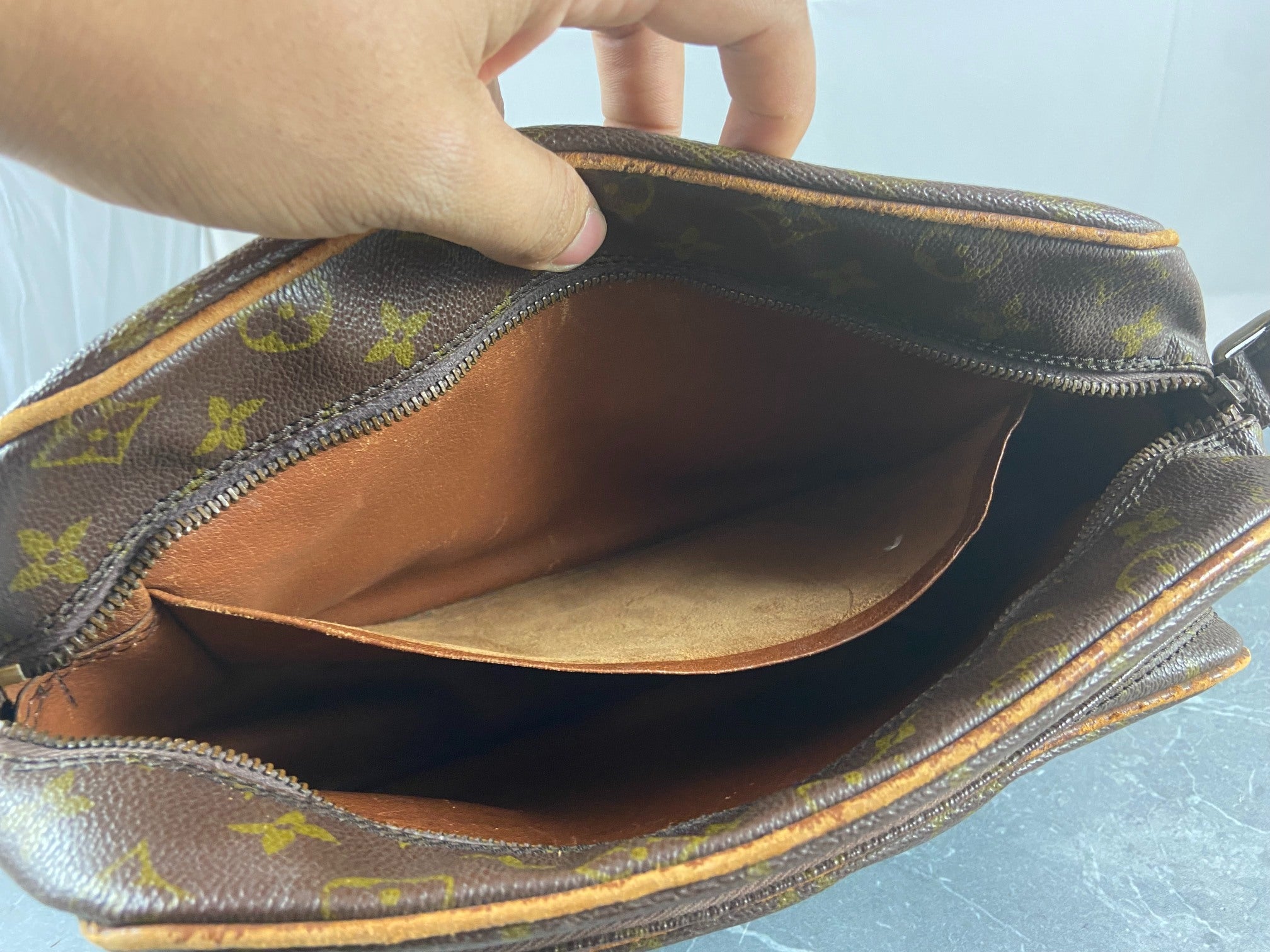 Louis Vuitton Nile GM Shoulder / Messenger Bag Monogram Canvas