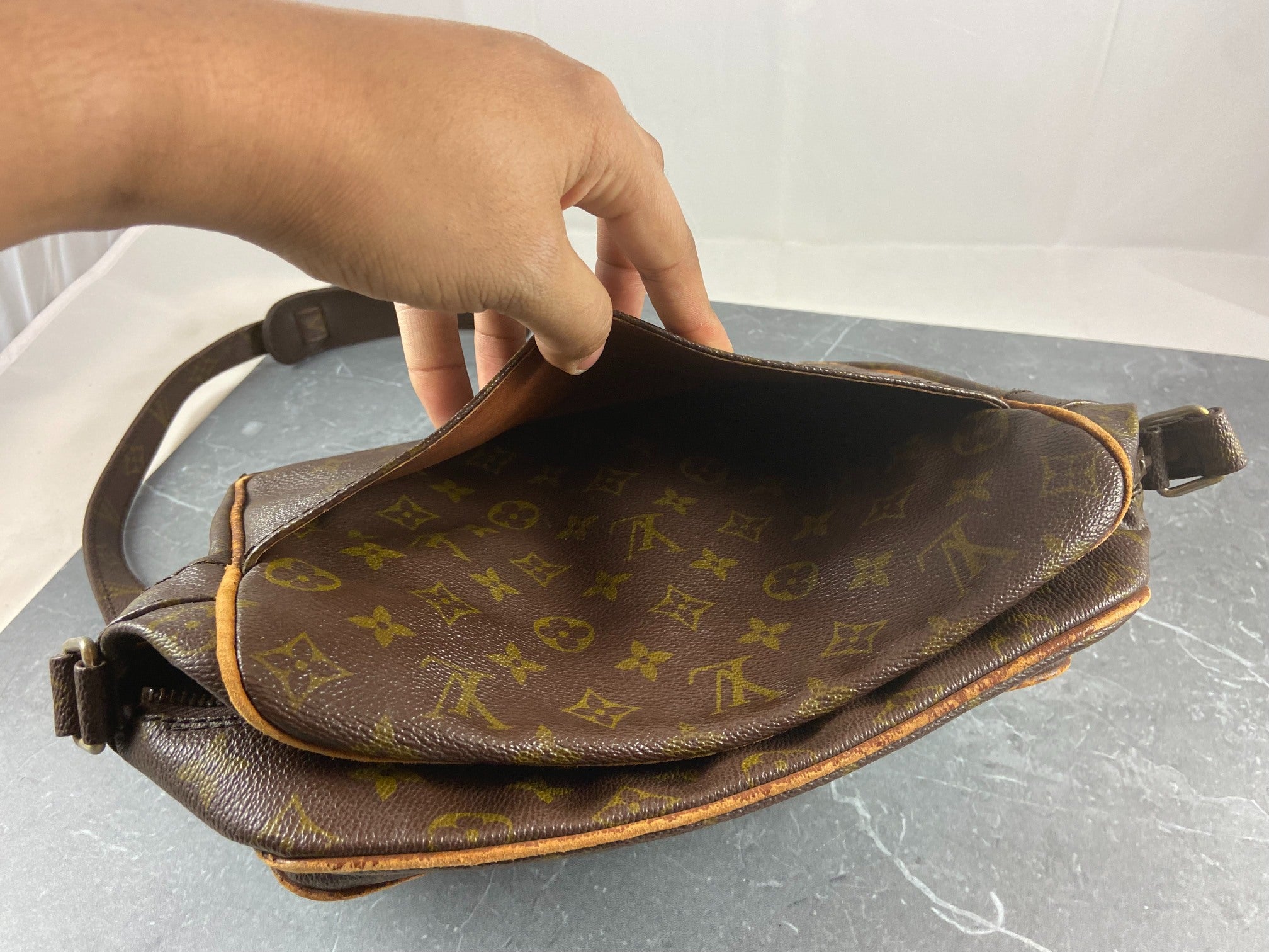 Louis Vuitton Nile GM Shoulder / Messenger Bag Monogram Canvas