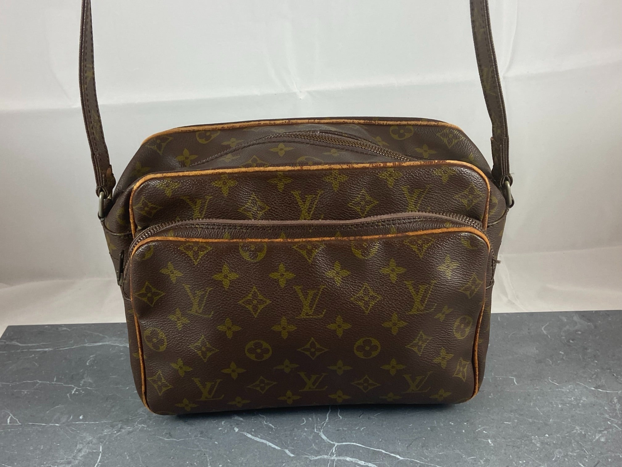Louis Vuitton Nile GM Shoulder / Messenger Bag Monogram Canvas