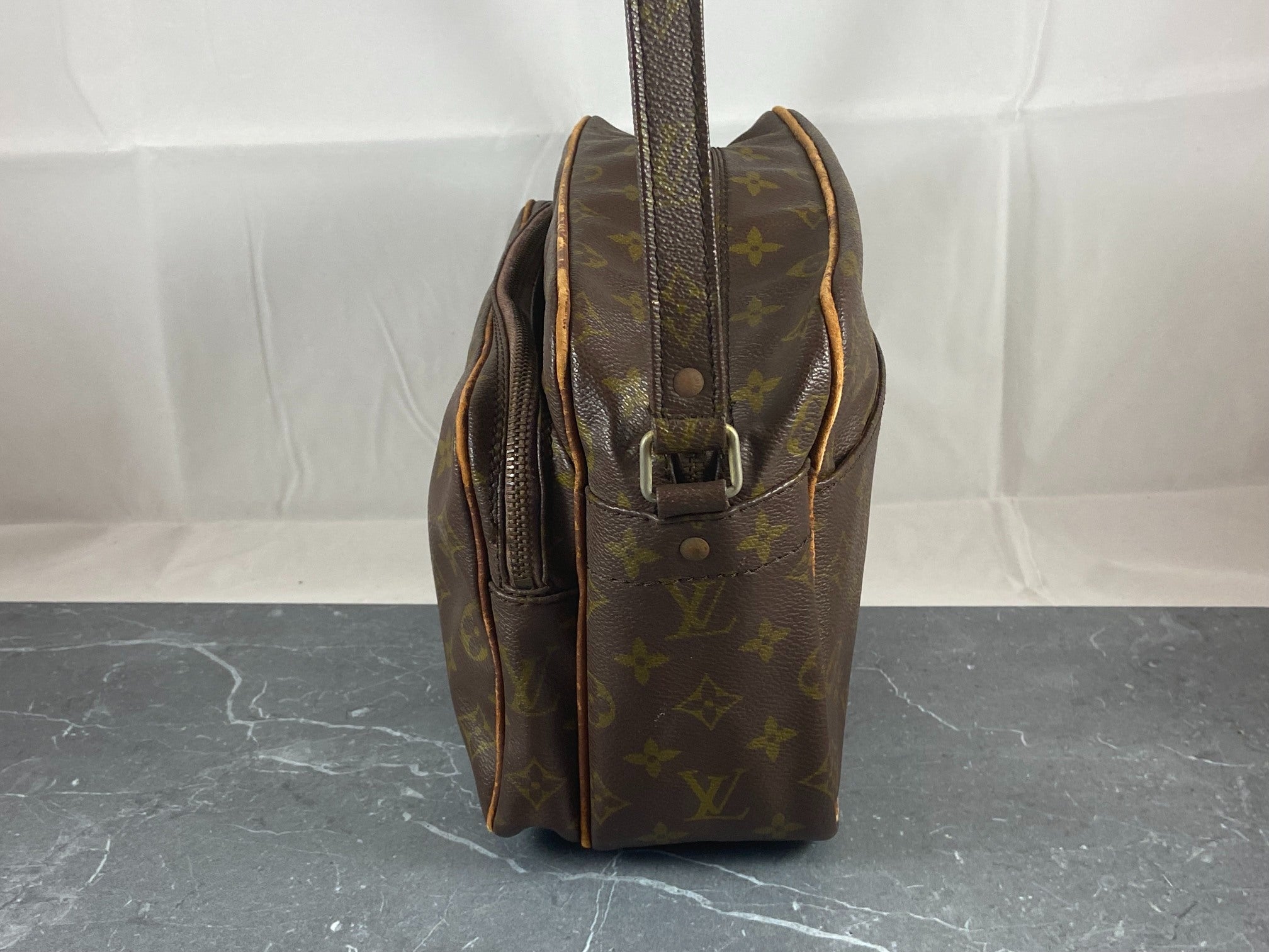 Louis Vuitton Nile GM Shoulder / Messenger Bag Monogram Canvas