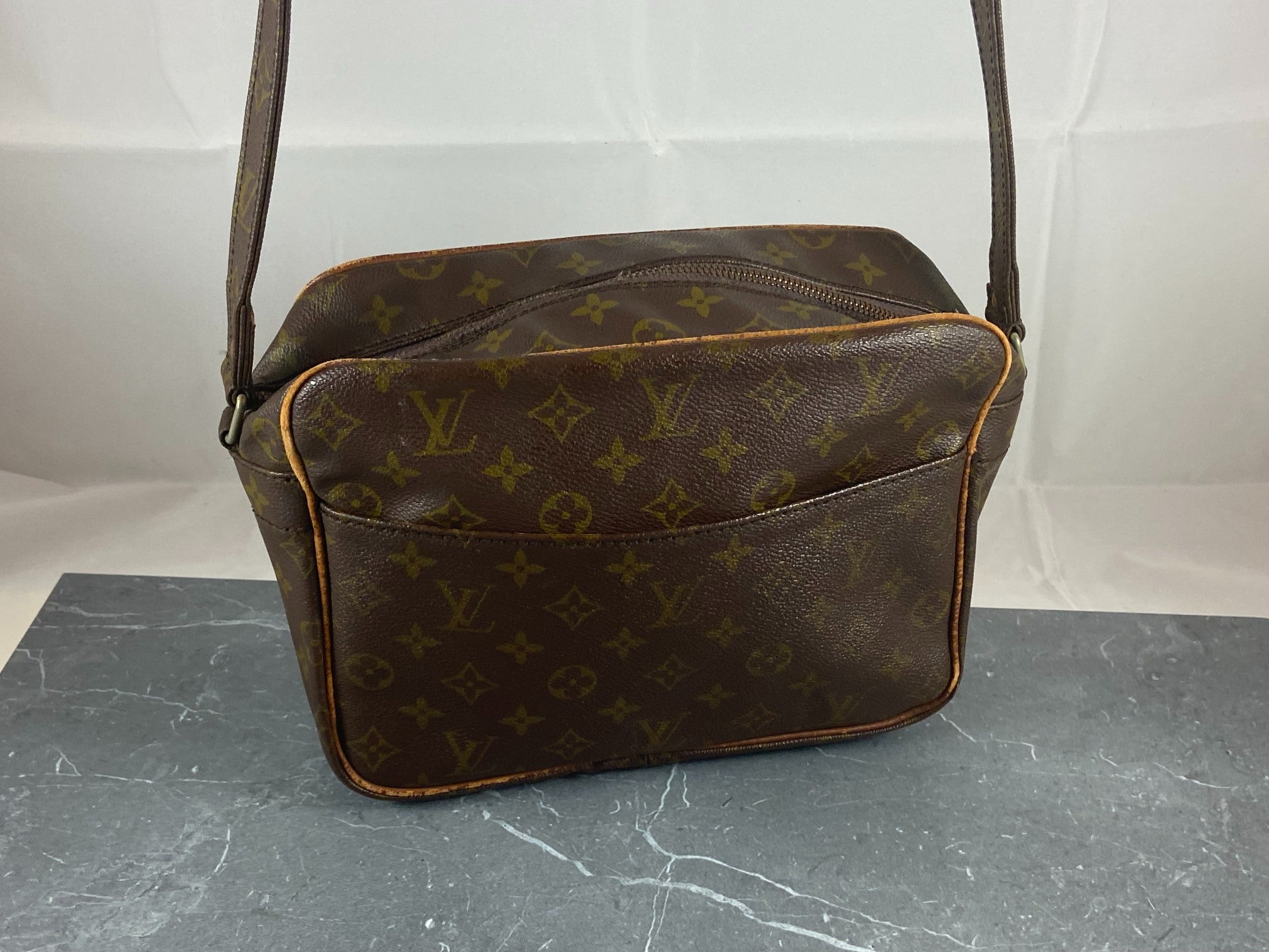 Louis Vuitton Nile GM Shoulder / Messenger Bag Monogram Canvas