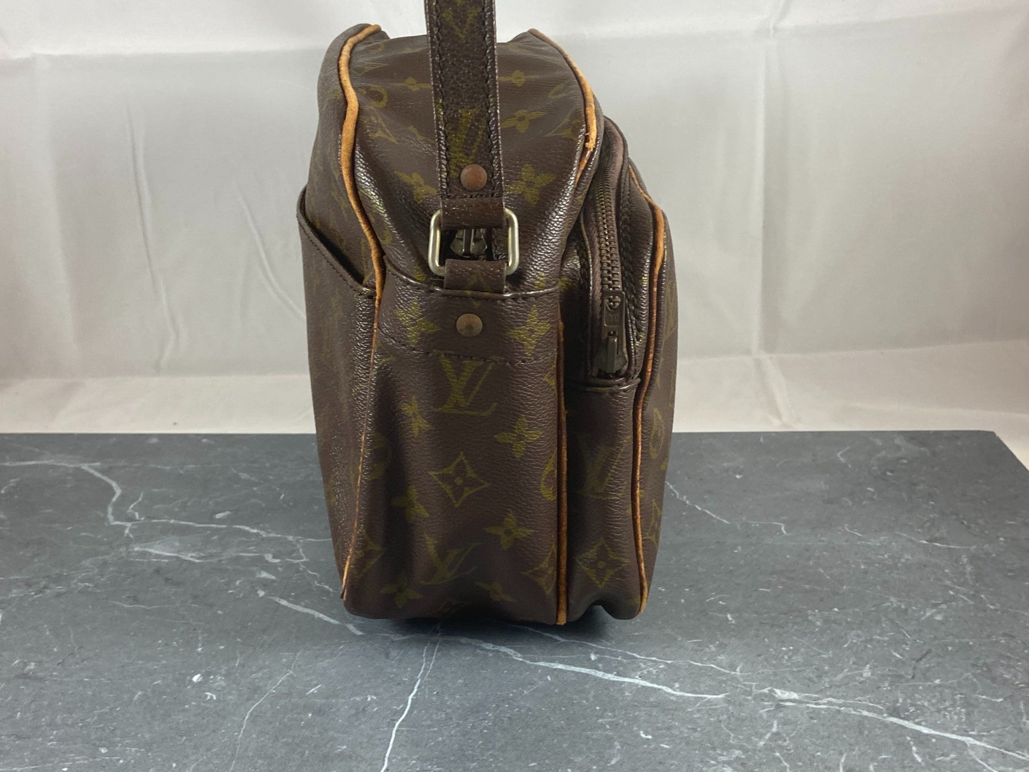 Louis Vuitton Nile GM Shoulder / Messenger Bag Monogram Canvas