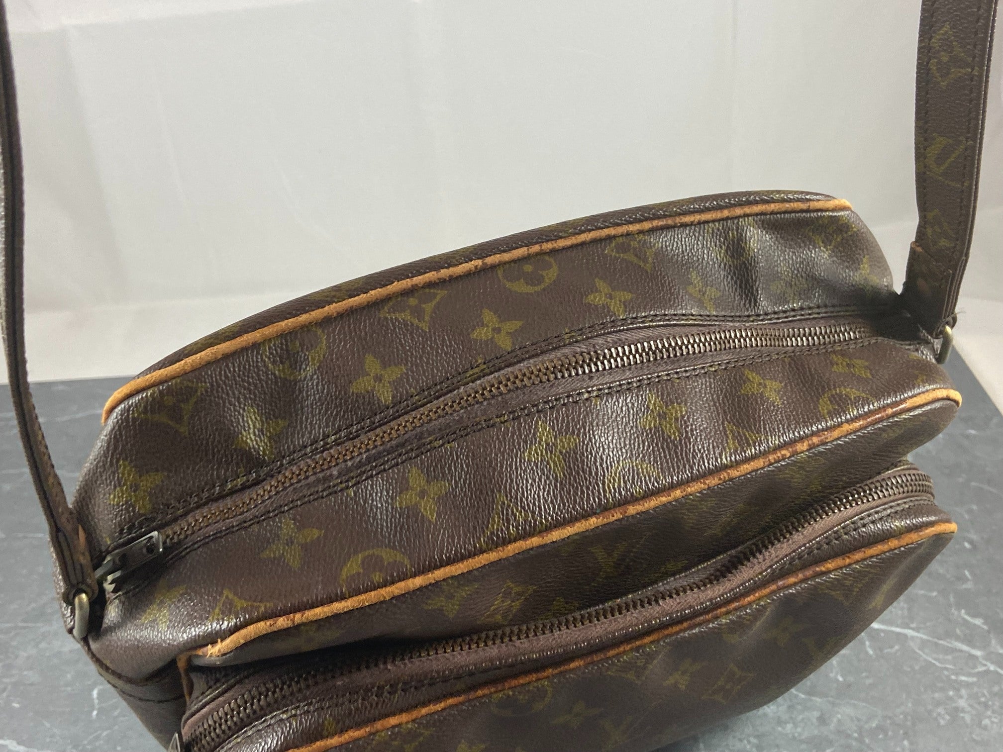 Louis Vuitton Nile GM Shoulder / Messenger Bag Monogram Canvas