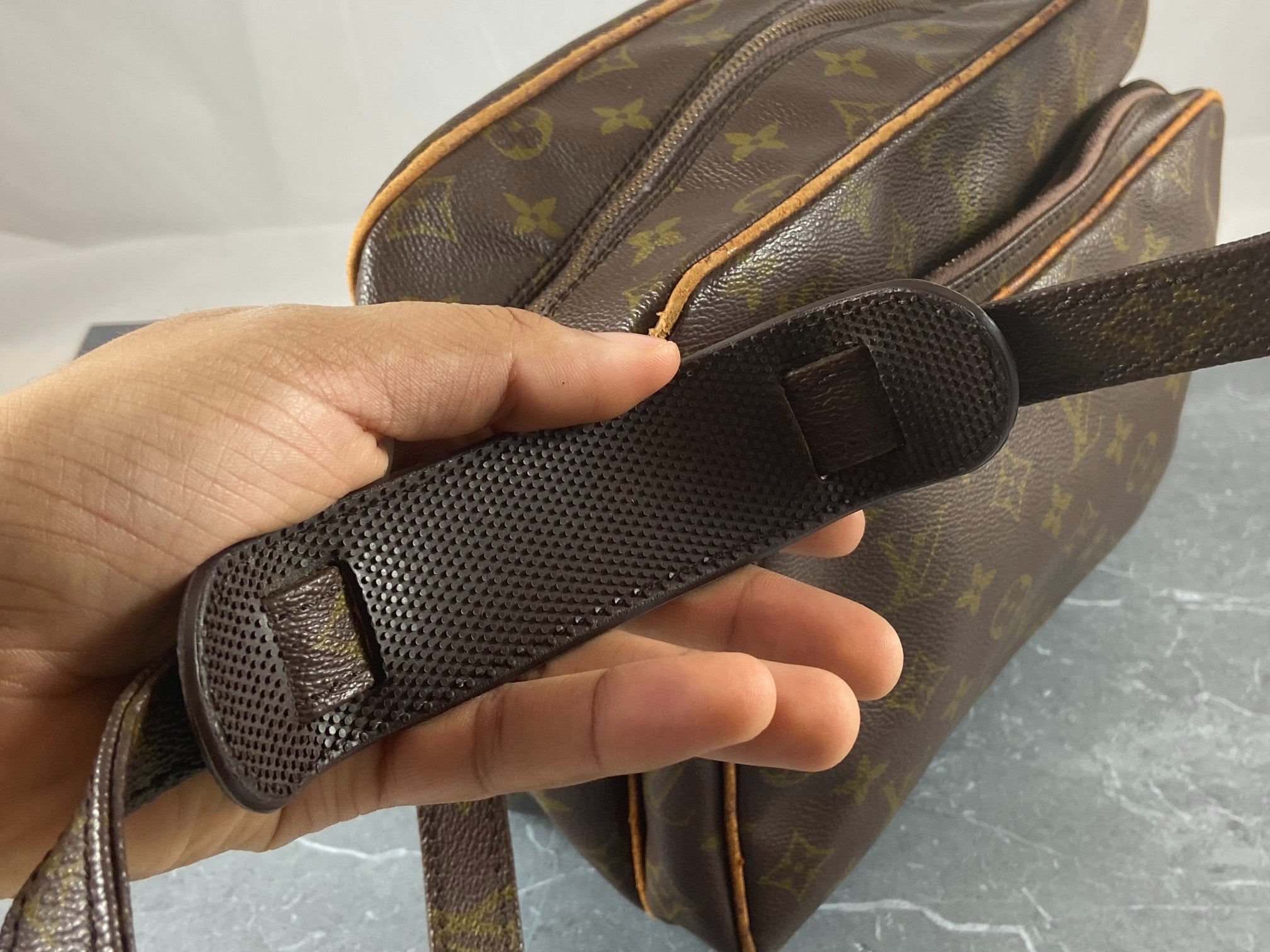 Louis Vuitton Nile GM Shoulder / Messenger Bag Monogram Canvas