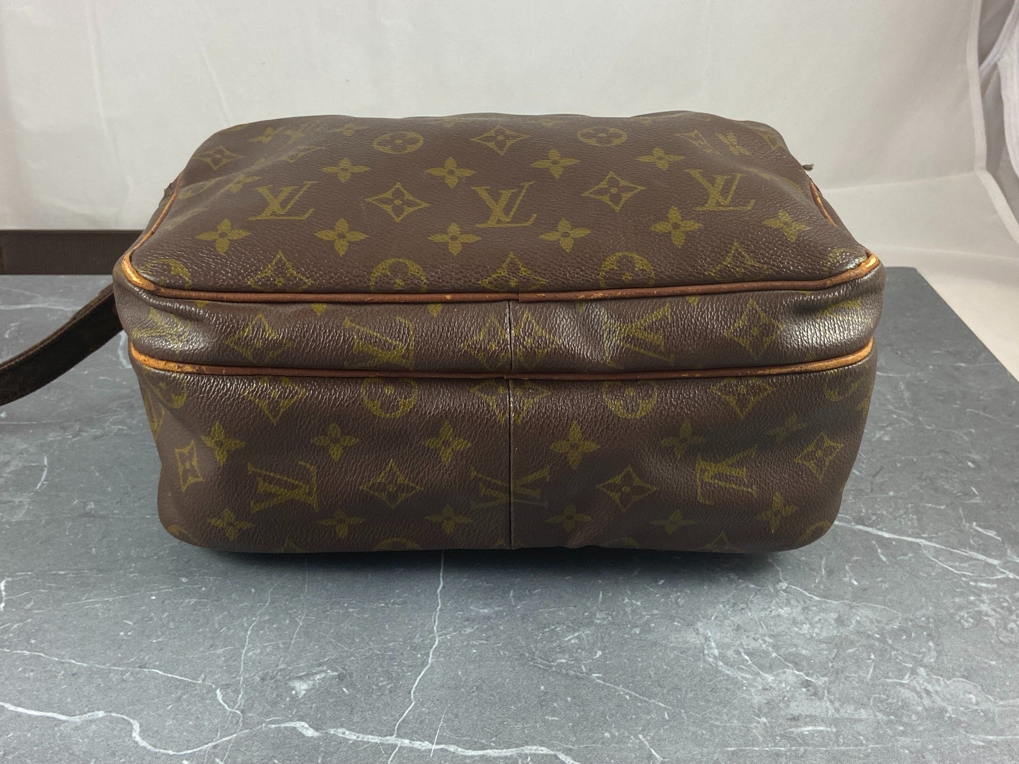 Louis Vuitton Nile GM Shoulder / Messenger Bag Monogram Canvas