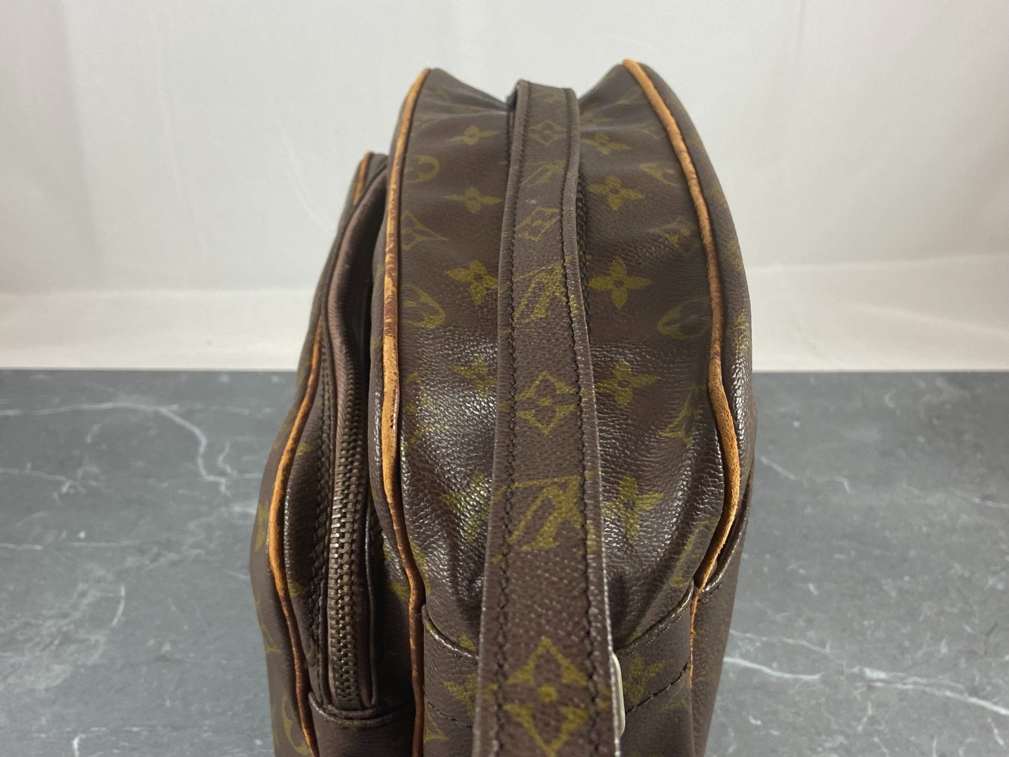 Louis Vuitton Nile GM Shoulder / Messenger Bag Monogram Canvas