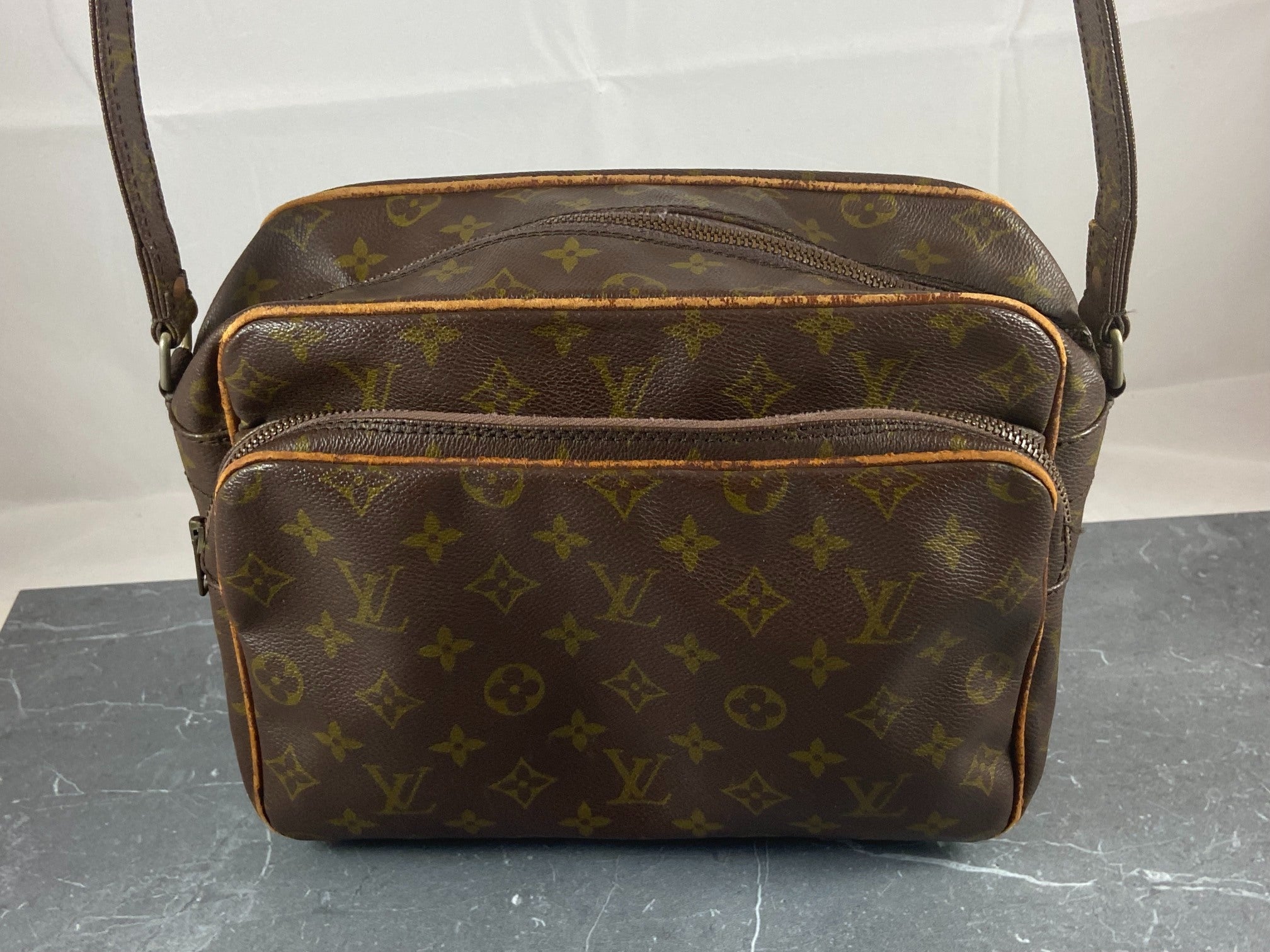 Louis Vuitton Nile GM Shoulder / Messenger Bag Monogram Canvas