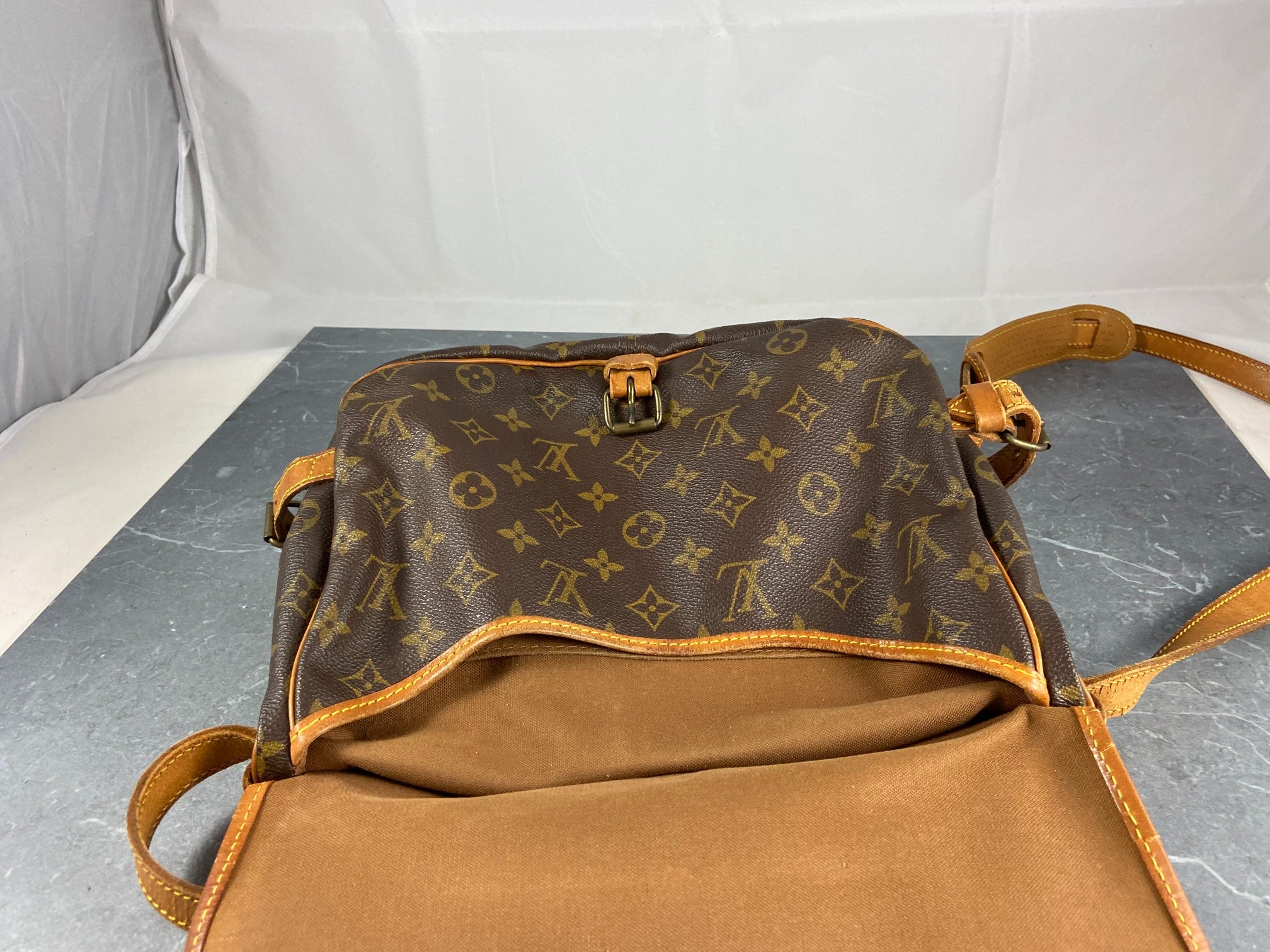 Louis Vuitton Saumur 30 Monogram Canvas