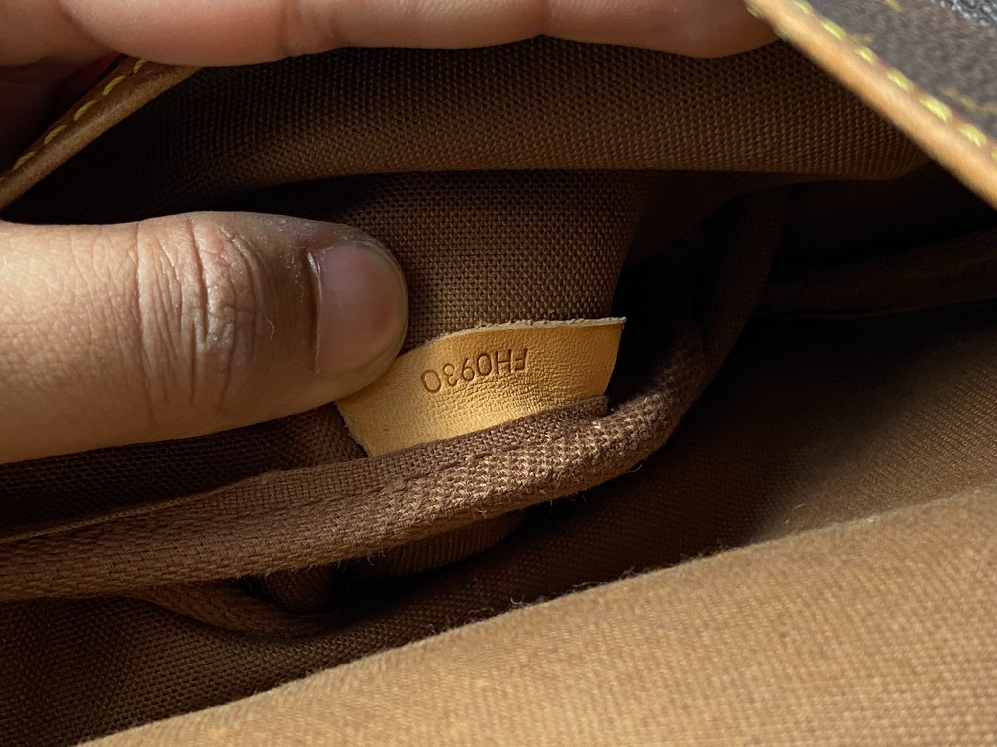 Louis Vuitton Saumur 30 Monogram Canvas