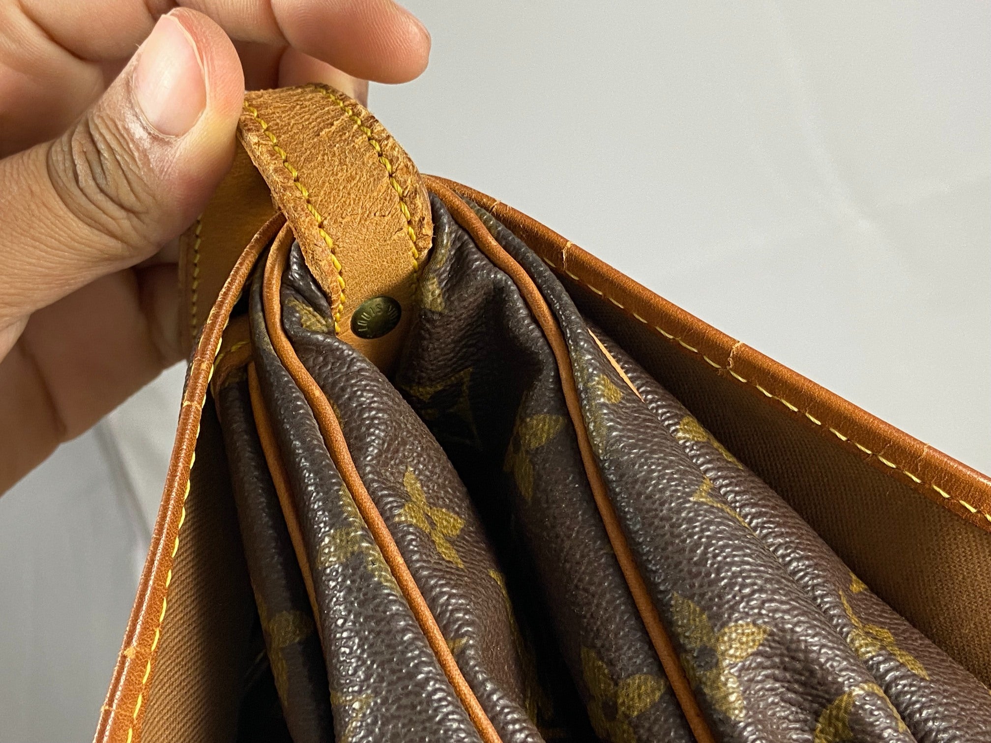 Louis Vuitton Saumur 30 Monogram Canvas