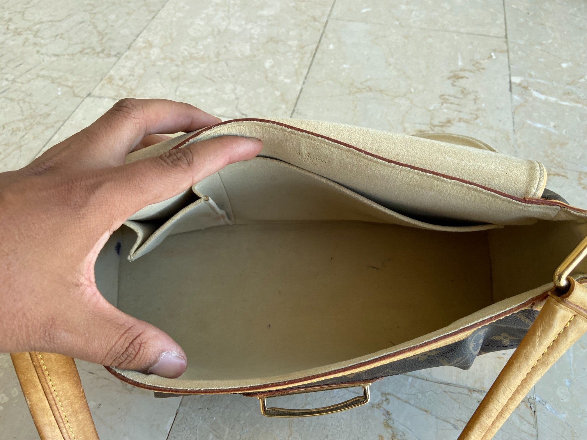 Louis Vuitton Beverly MM Hand / Hobo Bag Monogram Canvas