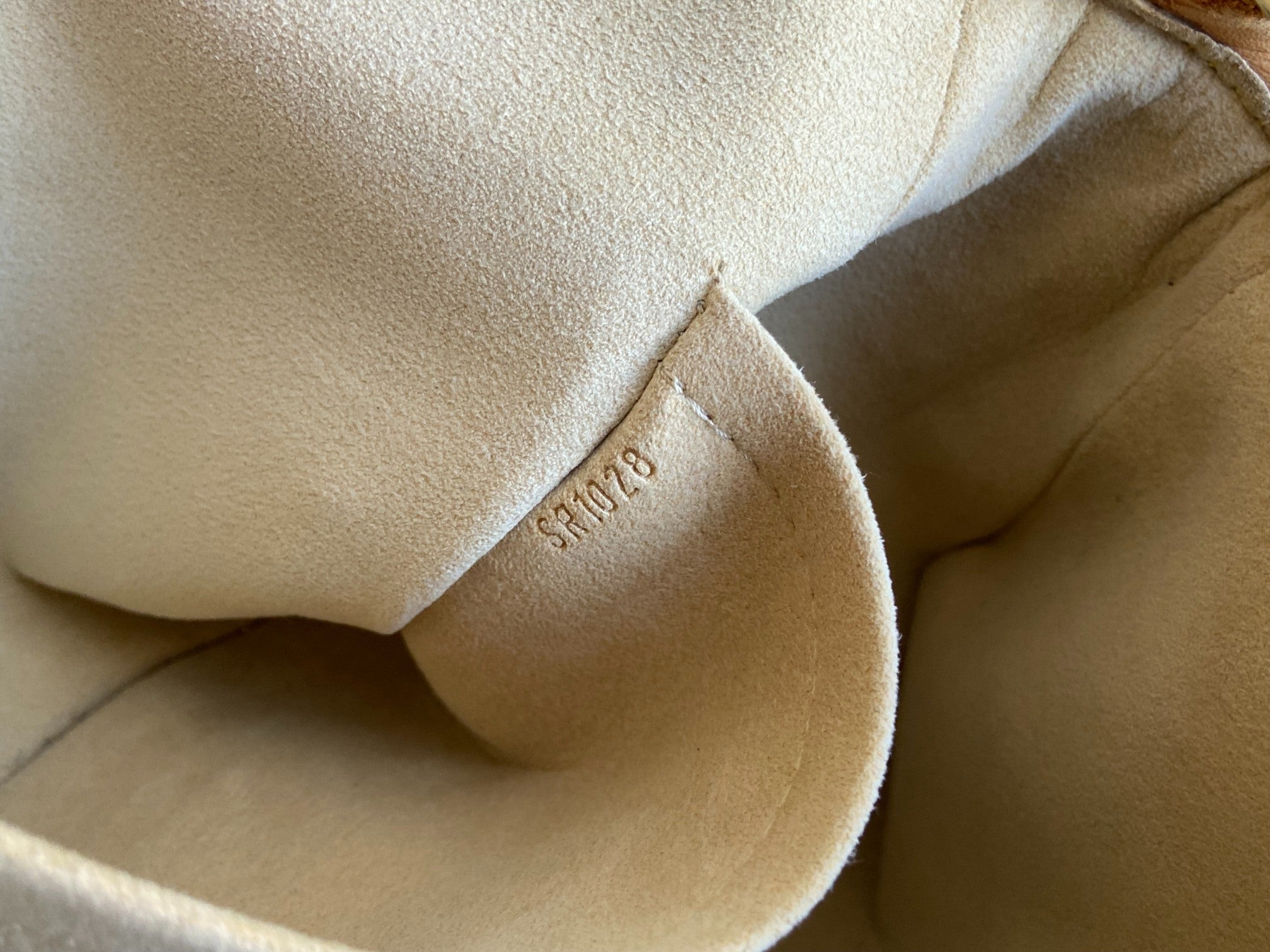 Louis Vuitton Beverly MM Hand / Hobo Bag Monogram Canvas