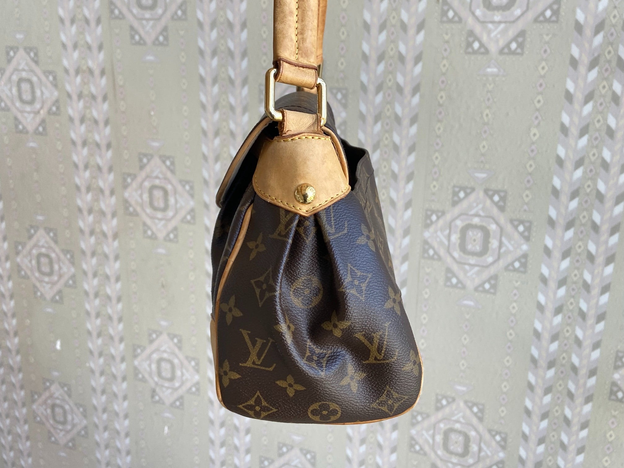 Louis Vuitton Beverly MM Hand / Hobo Bag Monogram Canvas