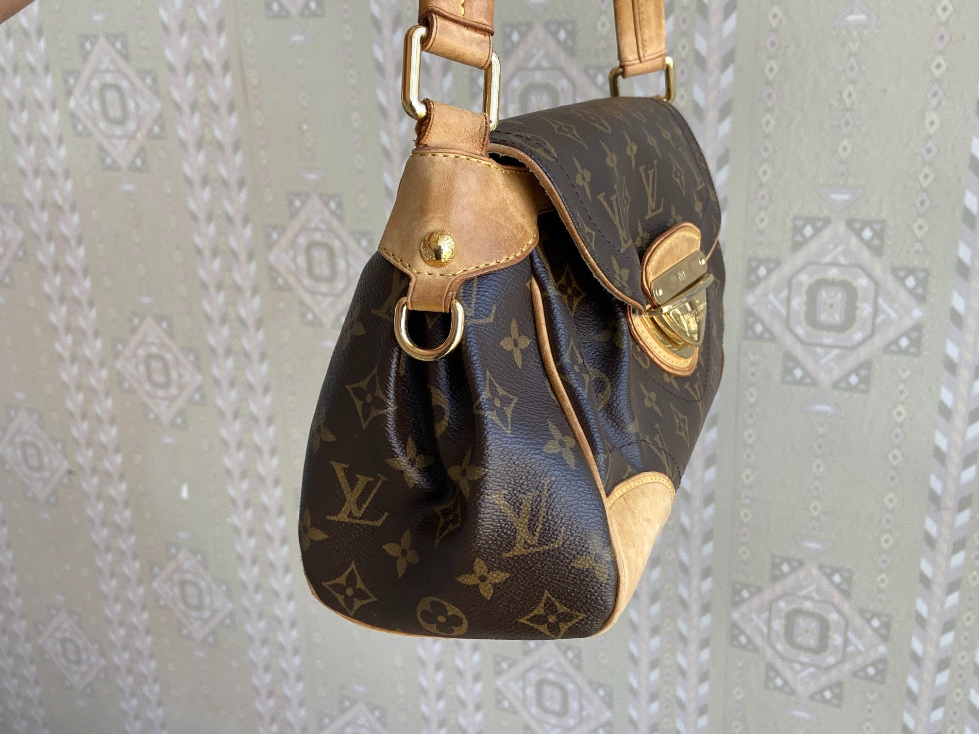 Louis Vuitton Beverly MM Hand / Hobo Bag Monogram Canvas