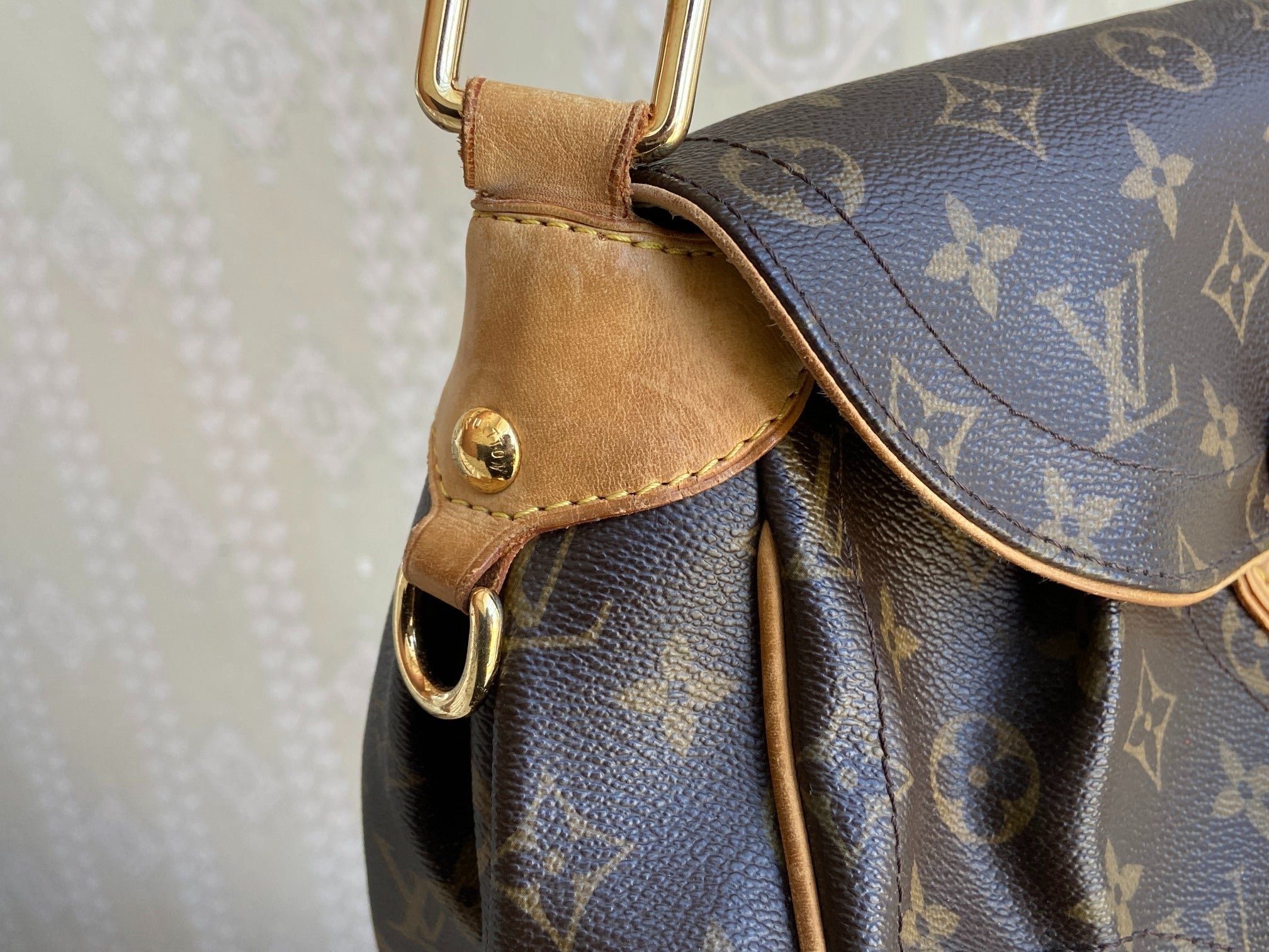 Louis Vuitton Beverly MM Hand / Hobo Bag Monogram Canvas