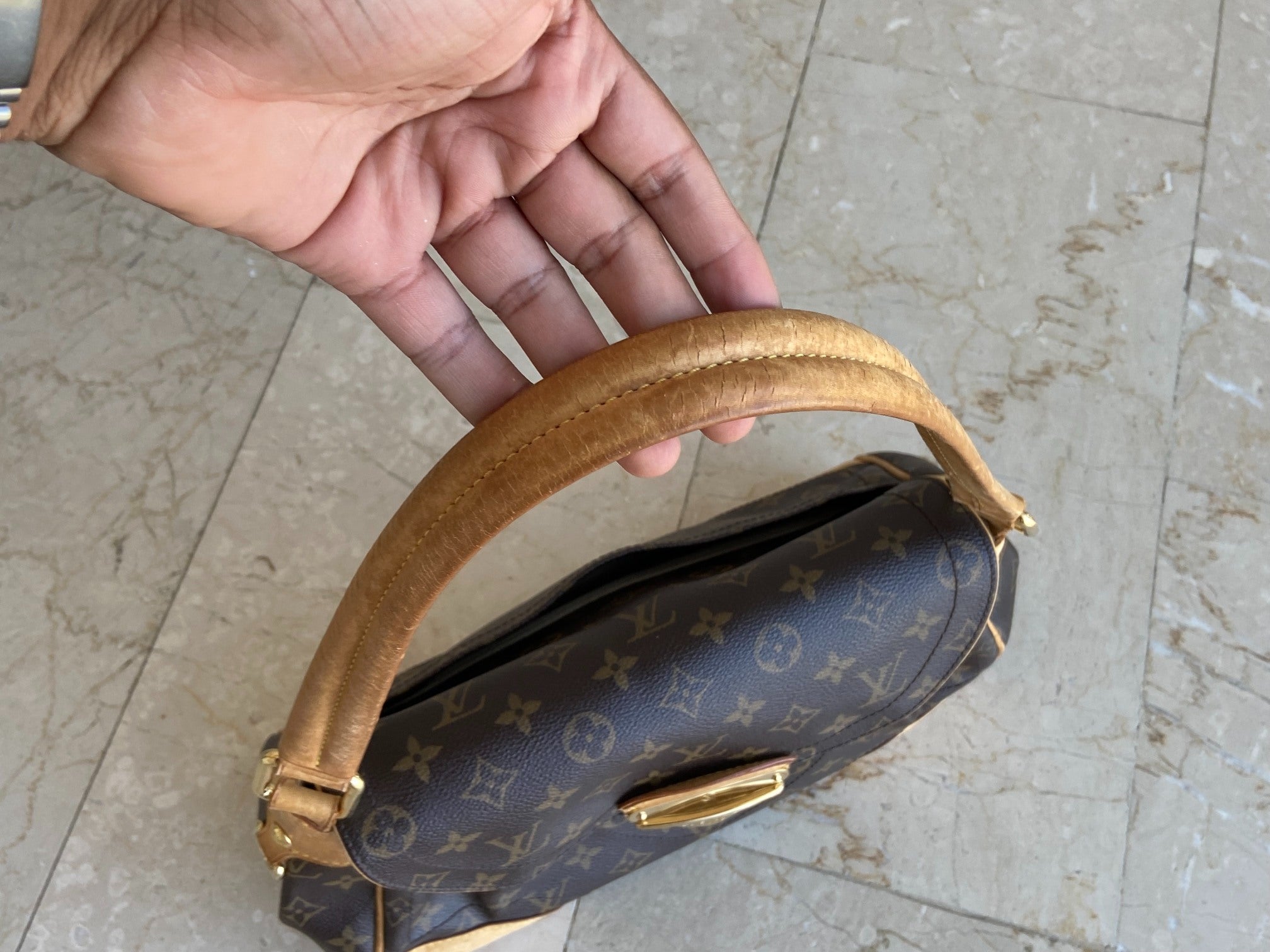 Louis Vuitton Beverly MM Hand / Hobo Bag Monogram Canvas