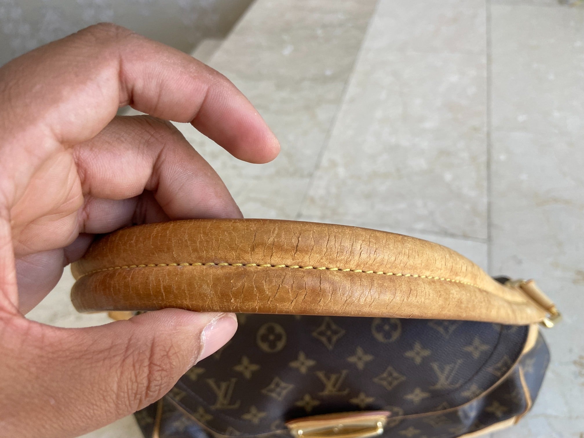 Louis Vuitton Beverly MM Hand / Hobo Bag Monogram Canvas