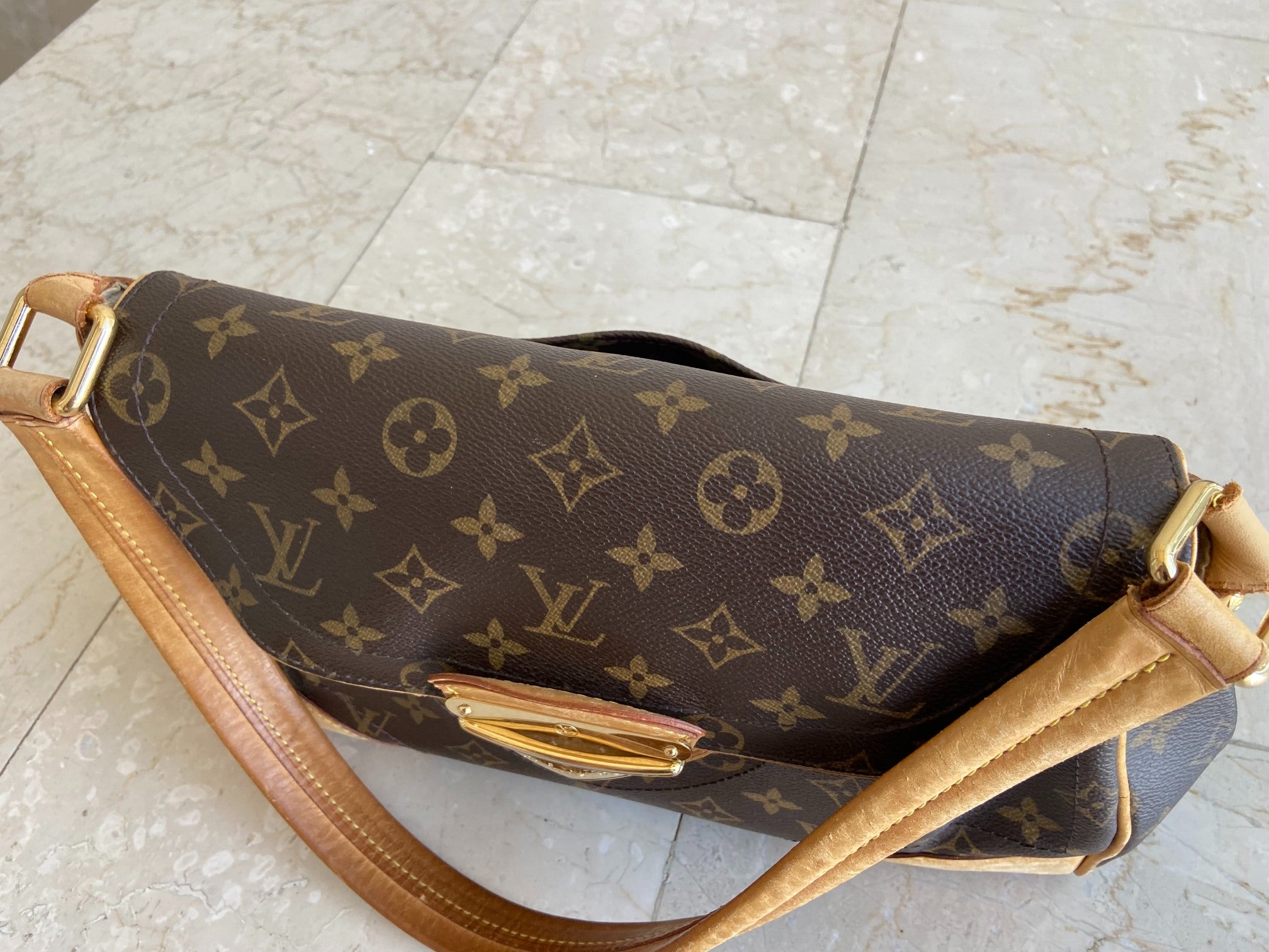 Louis Vuitton Beverly MM Hand / Hobo Bag Monogram Canvas