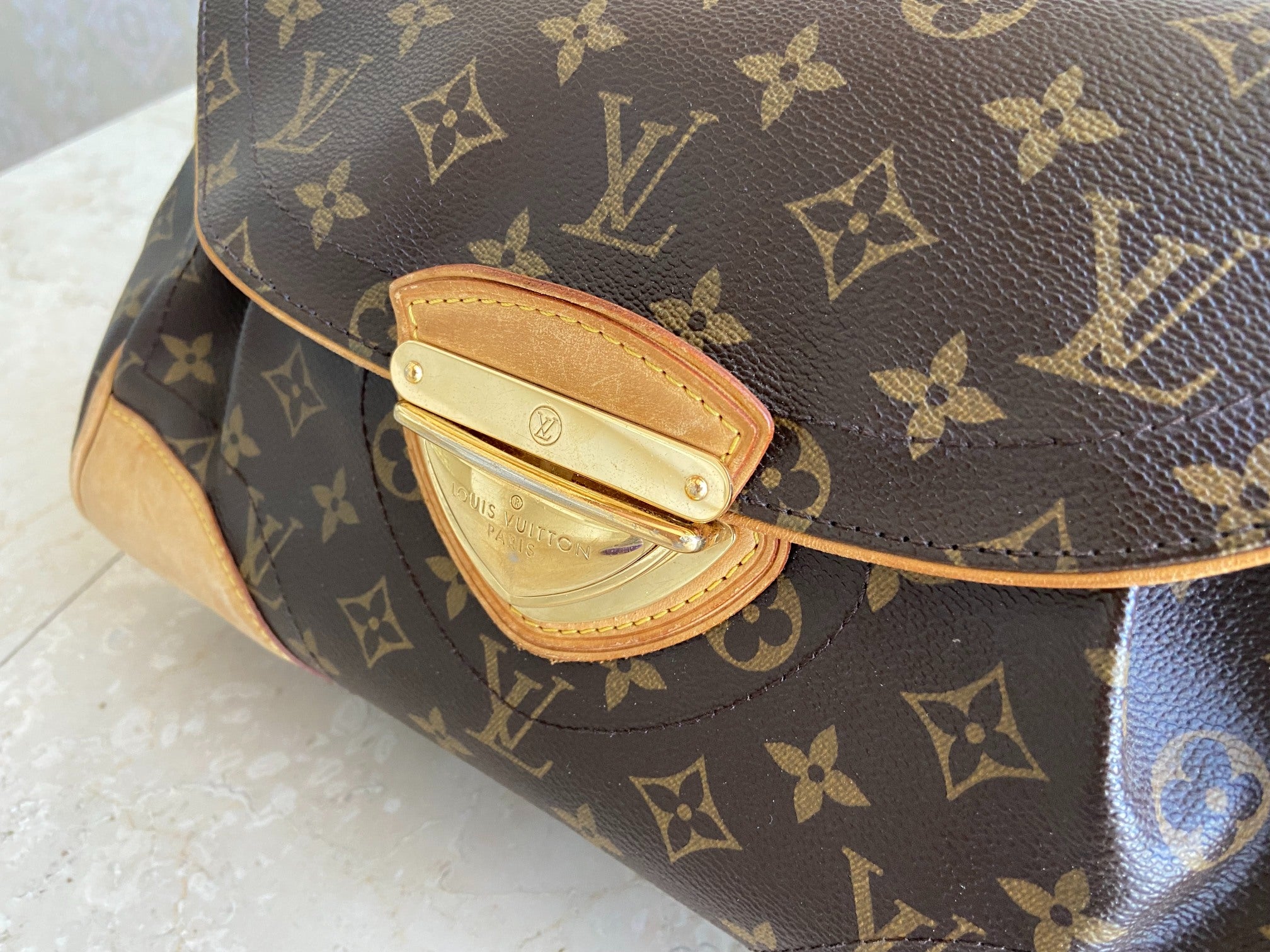 Louis Vuitton Beverly MM Hand / Hobo Bag Monogram Canvas