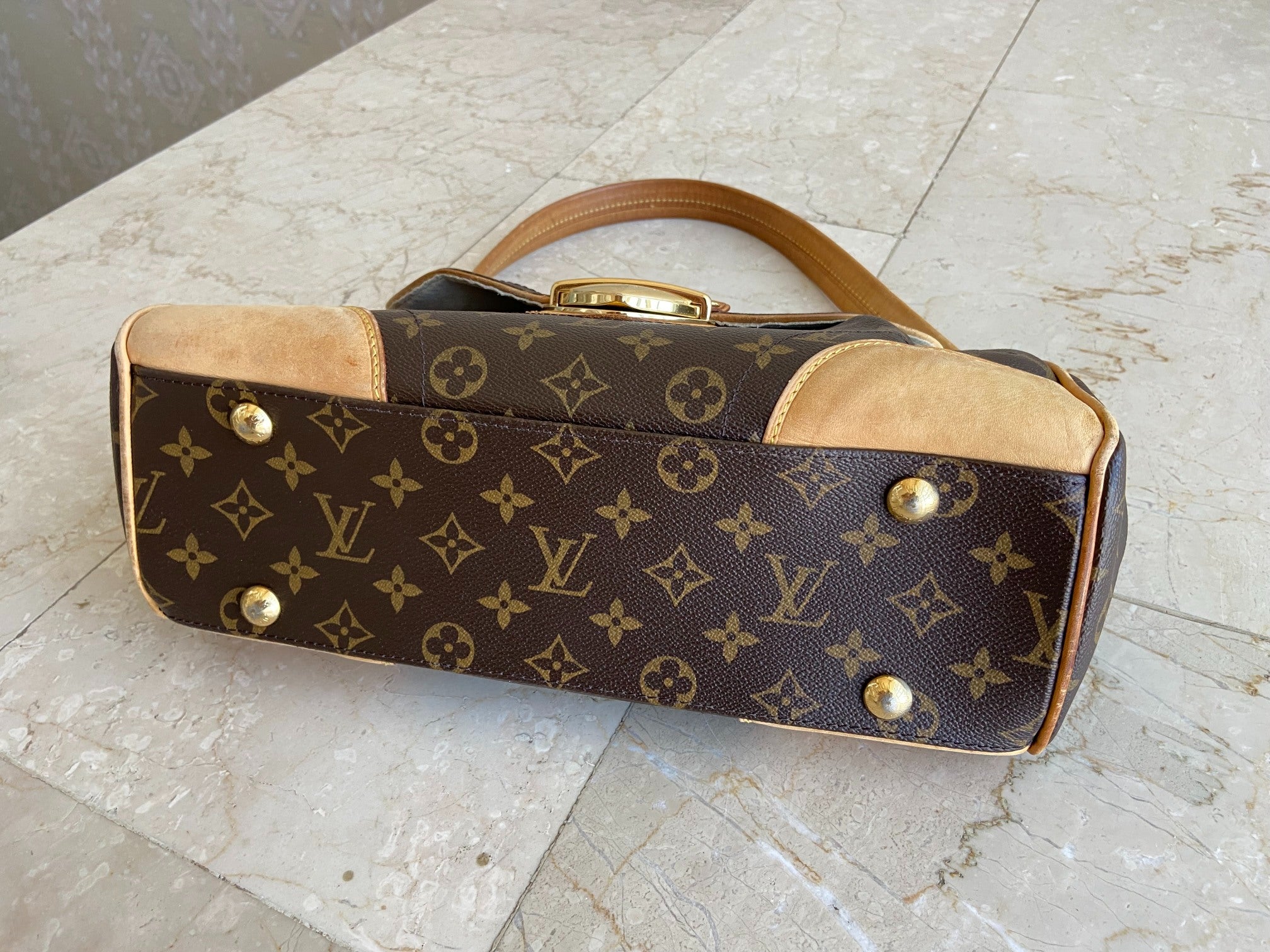 Louis Vuitton Beverly MM Hand / Hobo Bag Monogram Canvas