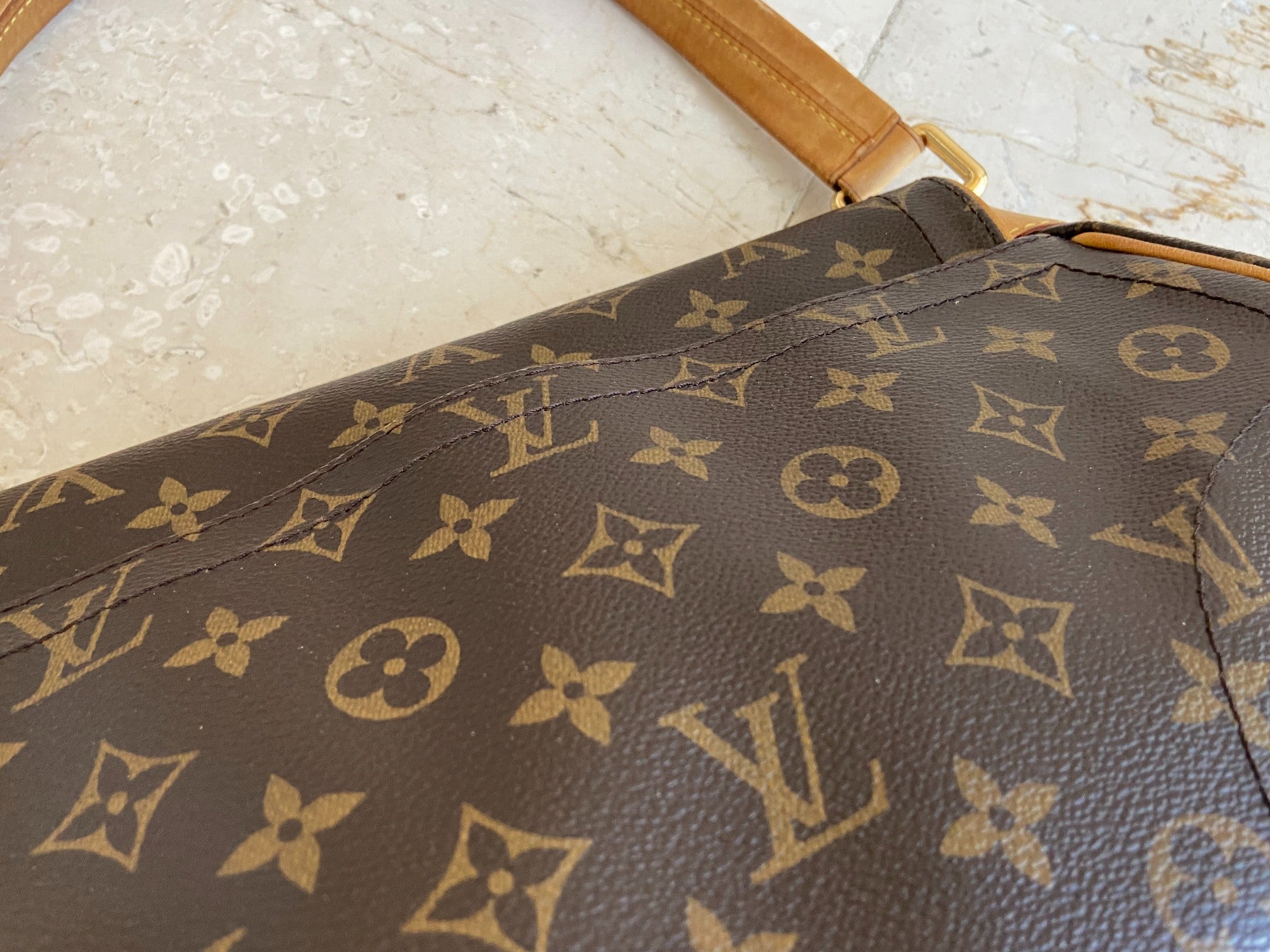 Louis Vuitton Beverly MM Hand / Hobo Bag Monogram Canvas