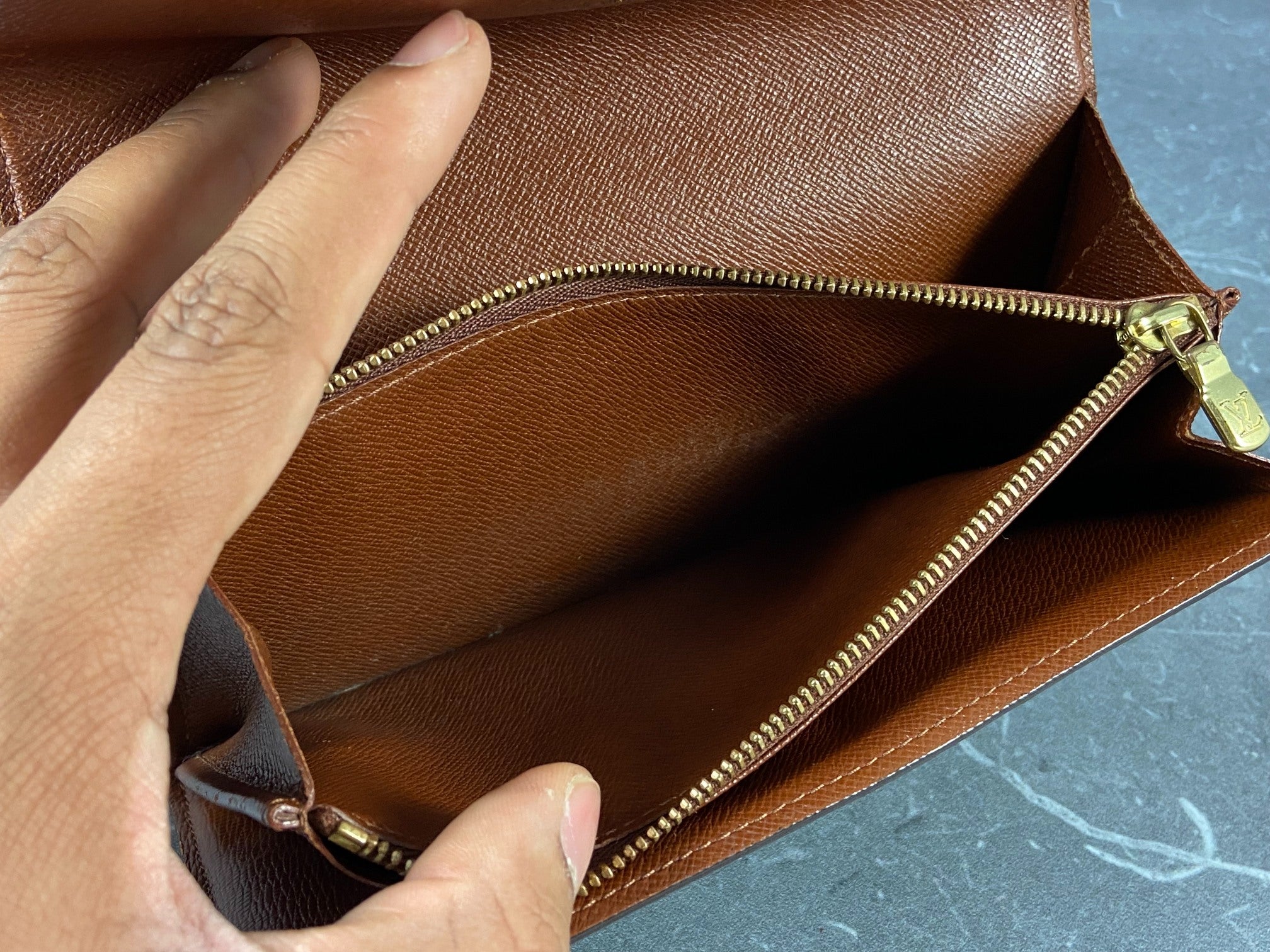 Louis Vuitton Sarah Wallet Monogram Canvas incl. Box