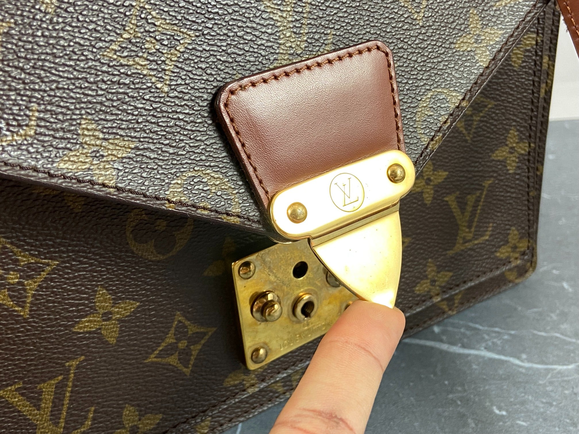 Louis Vuitton Monceau 26 Monogram Canvas