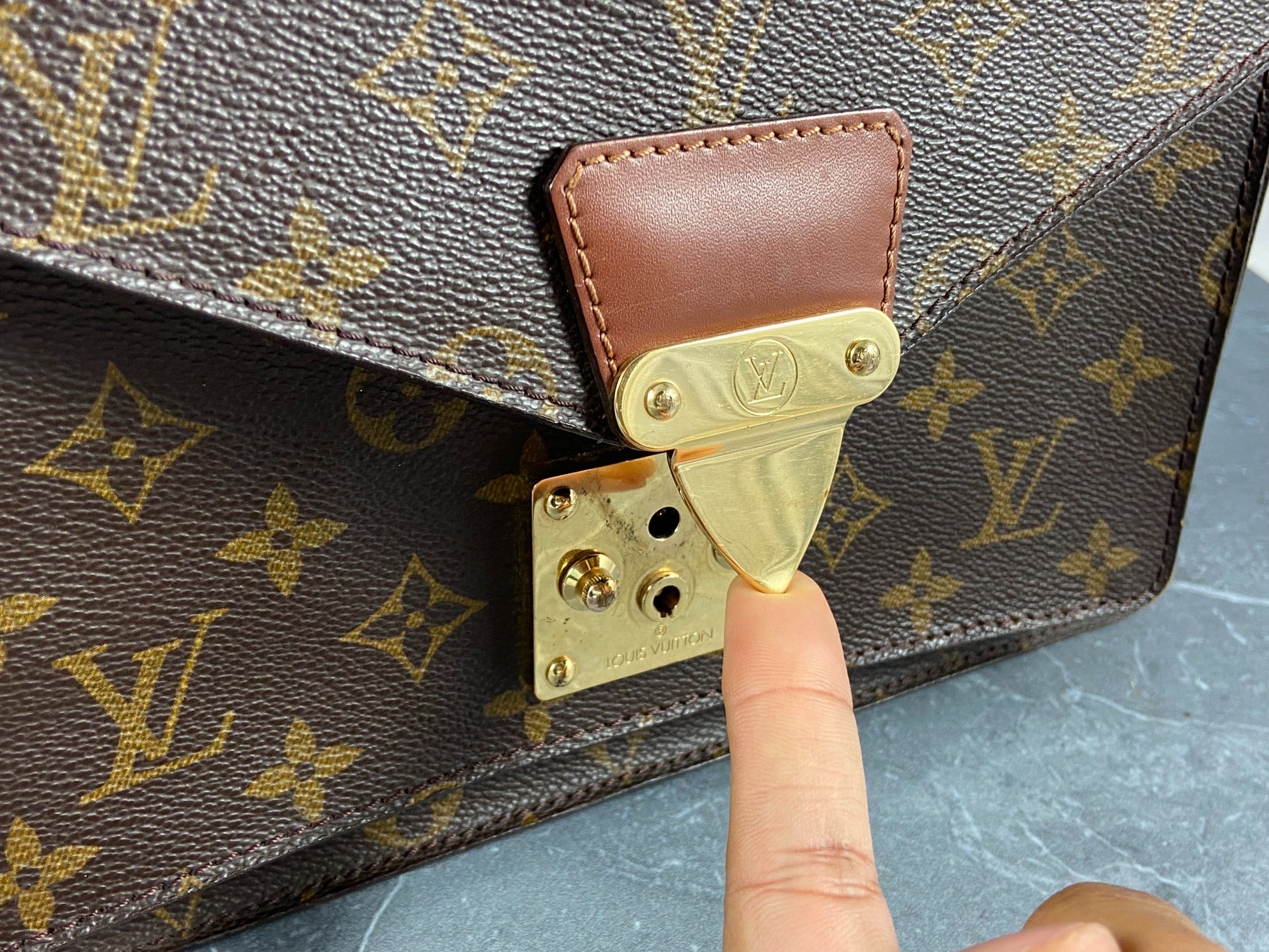Louis Vuitton Monceau 28 Monogram Canvas