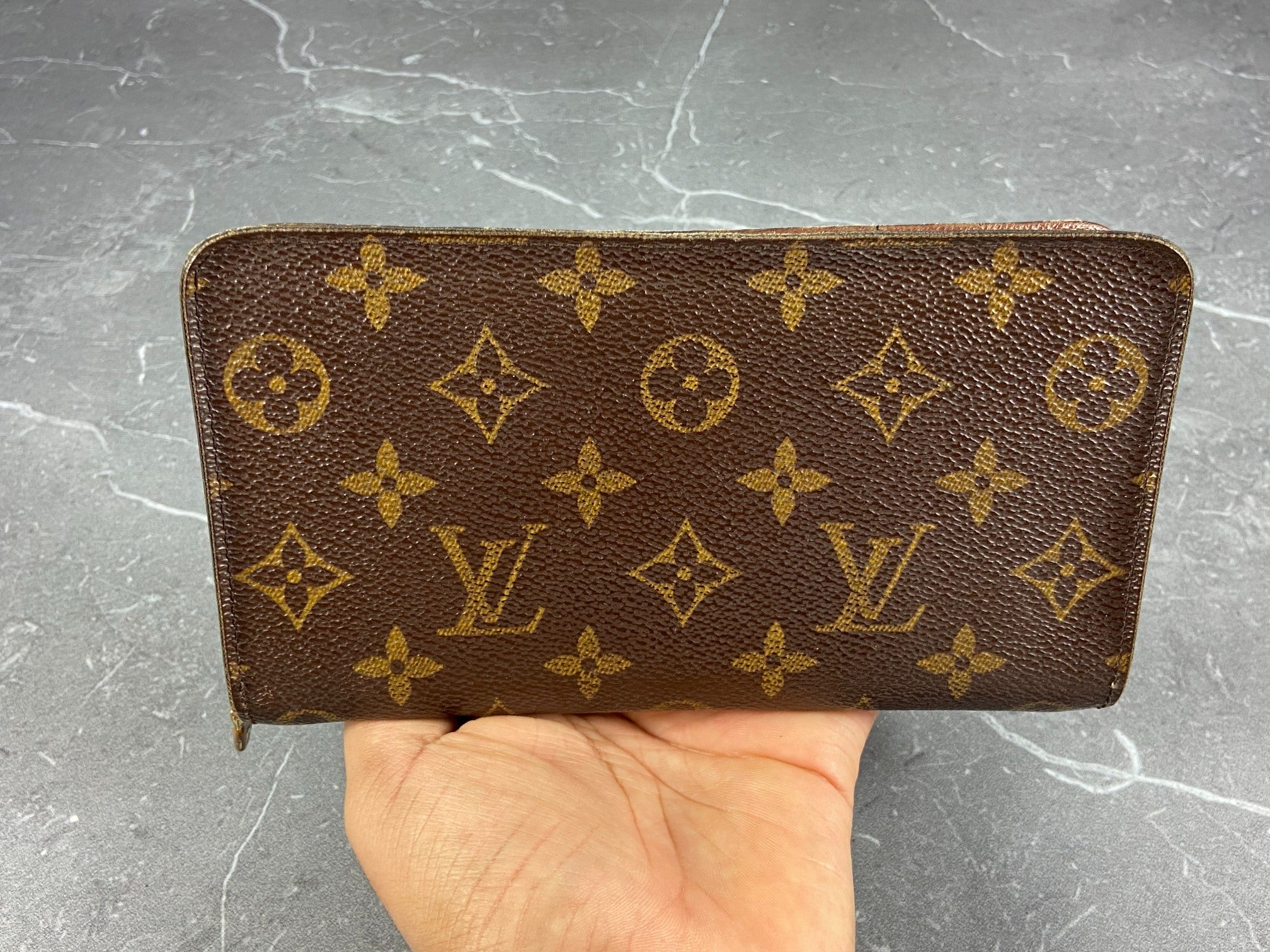 Louis Vuitton Monogram Canvas Zippy Wallet