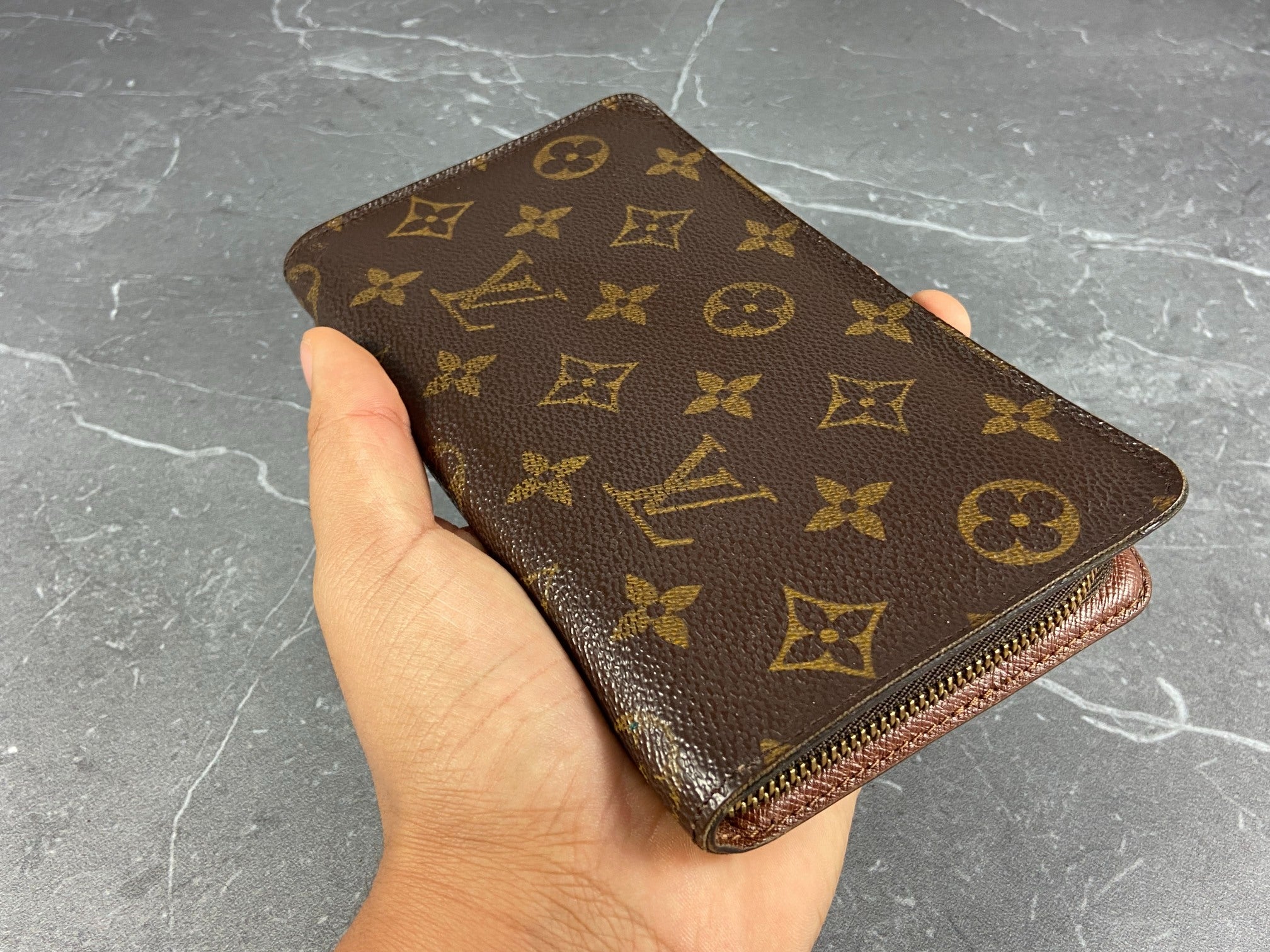Louis Vuitton Monogram Canvas Zippy Wallet
