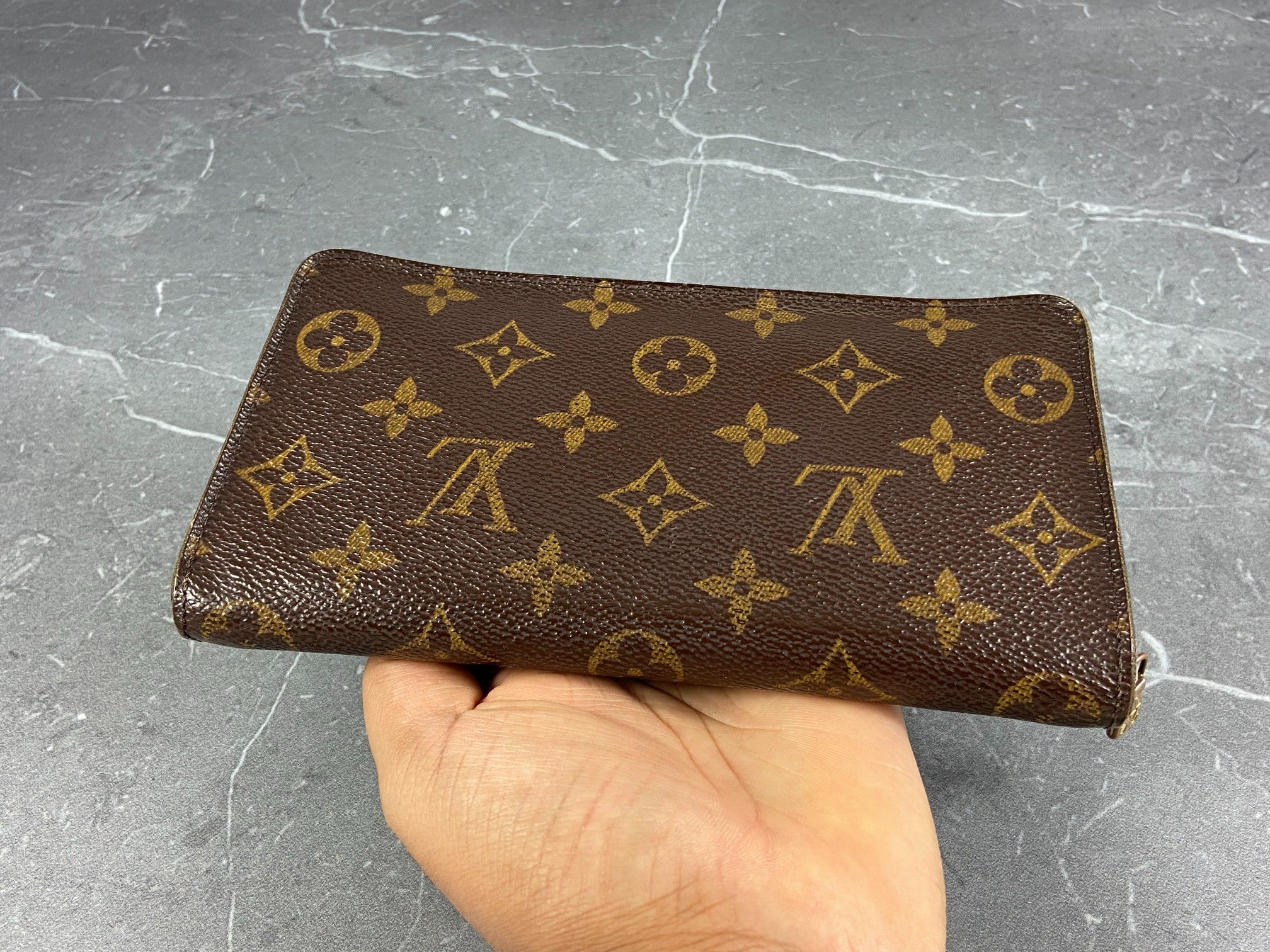 Louis Vuitton Monogram Canvas Zippy Wallet