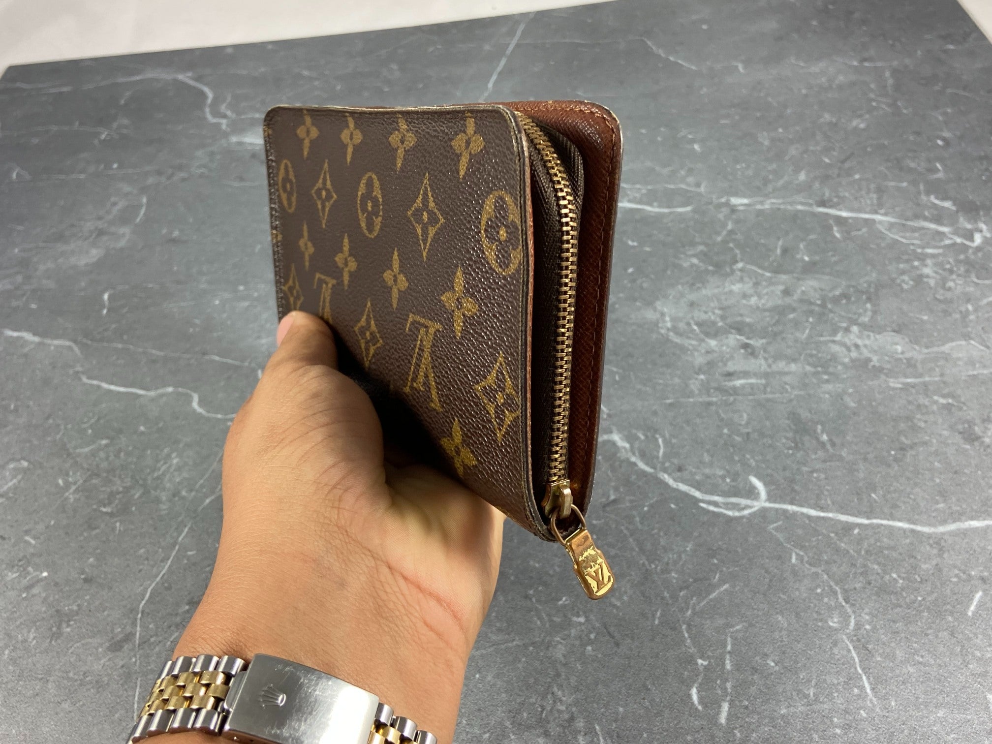 Louis Vuitton Monogram Canvas Zippy Wallet
