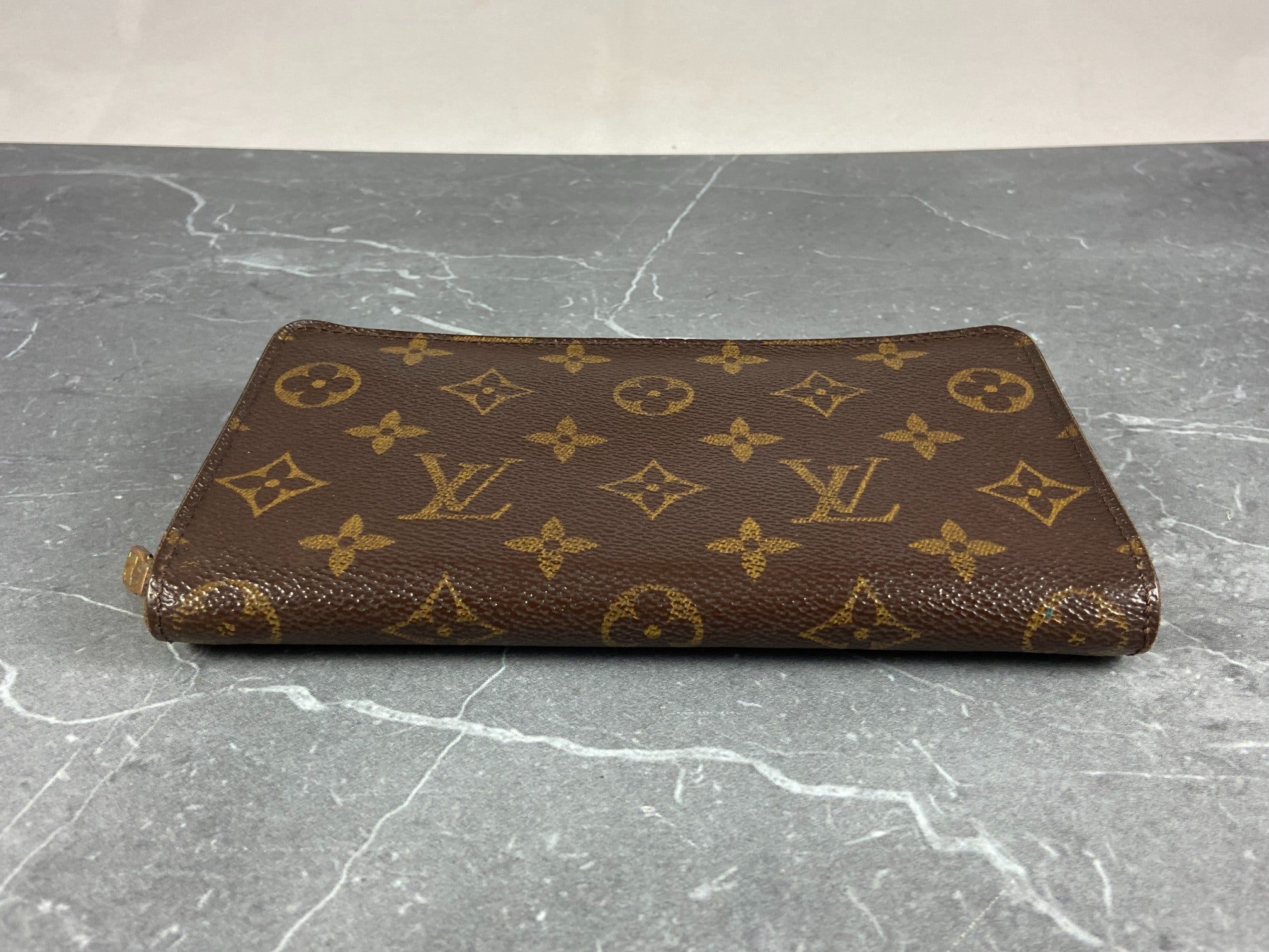 Louis Vuitton Monogram Canvas Zippy Wallet