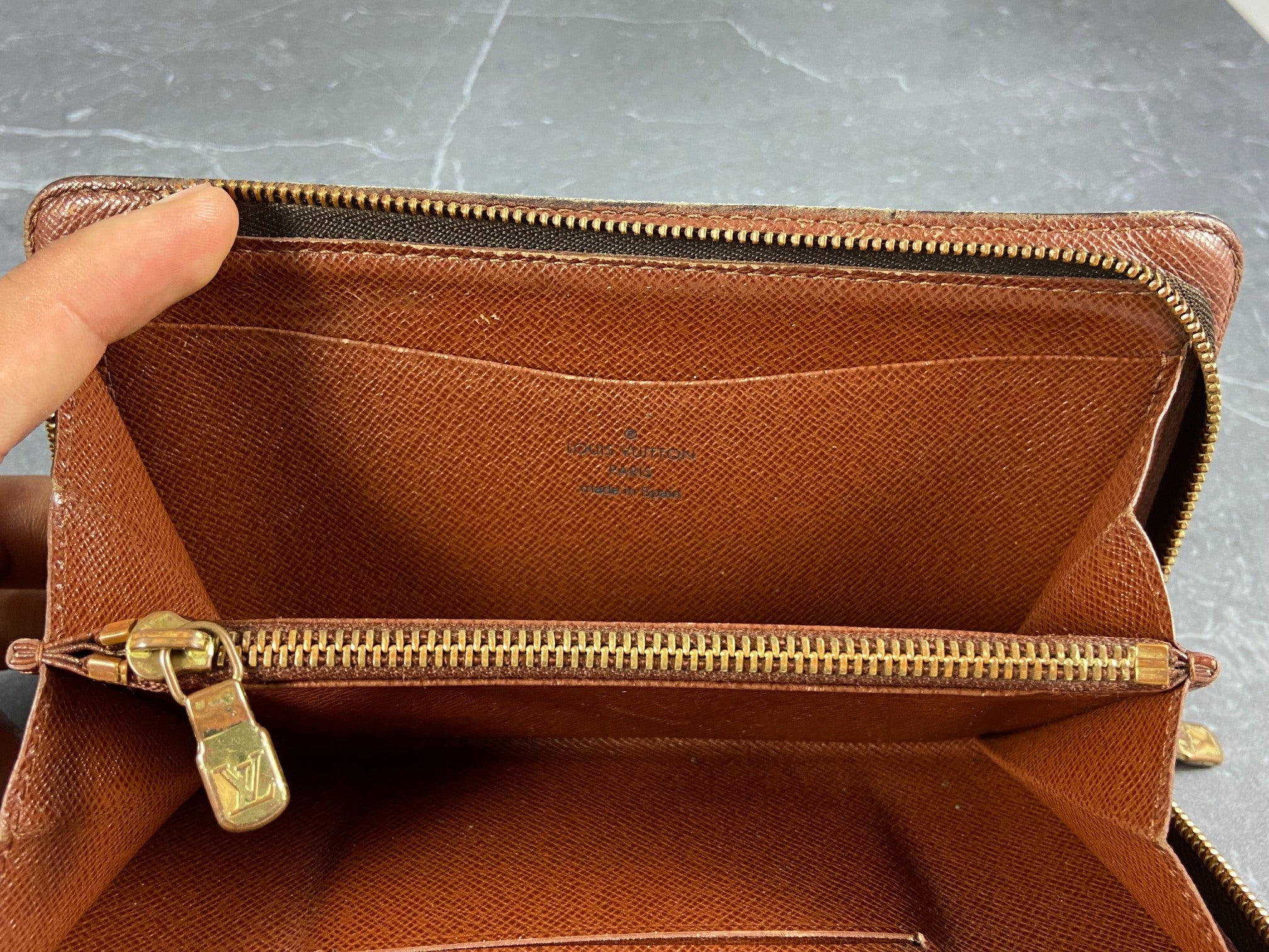 Louis Vuitton Monogram Canvas Zippy Wallet