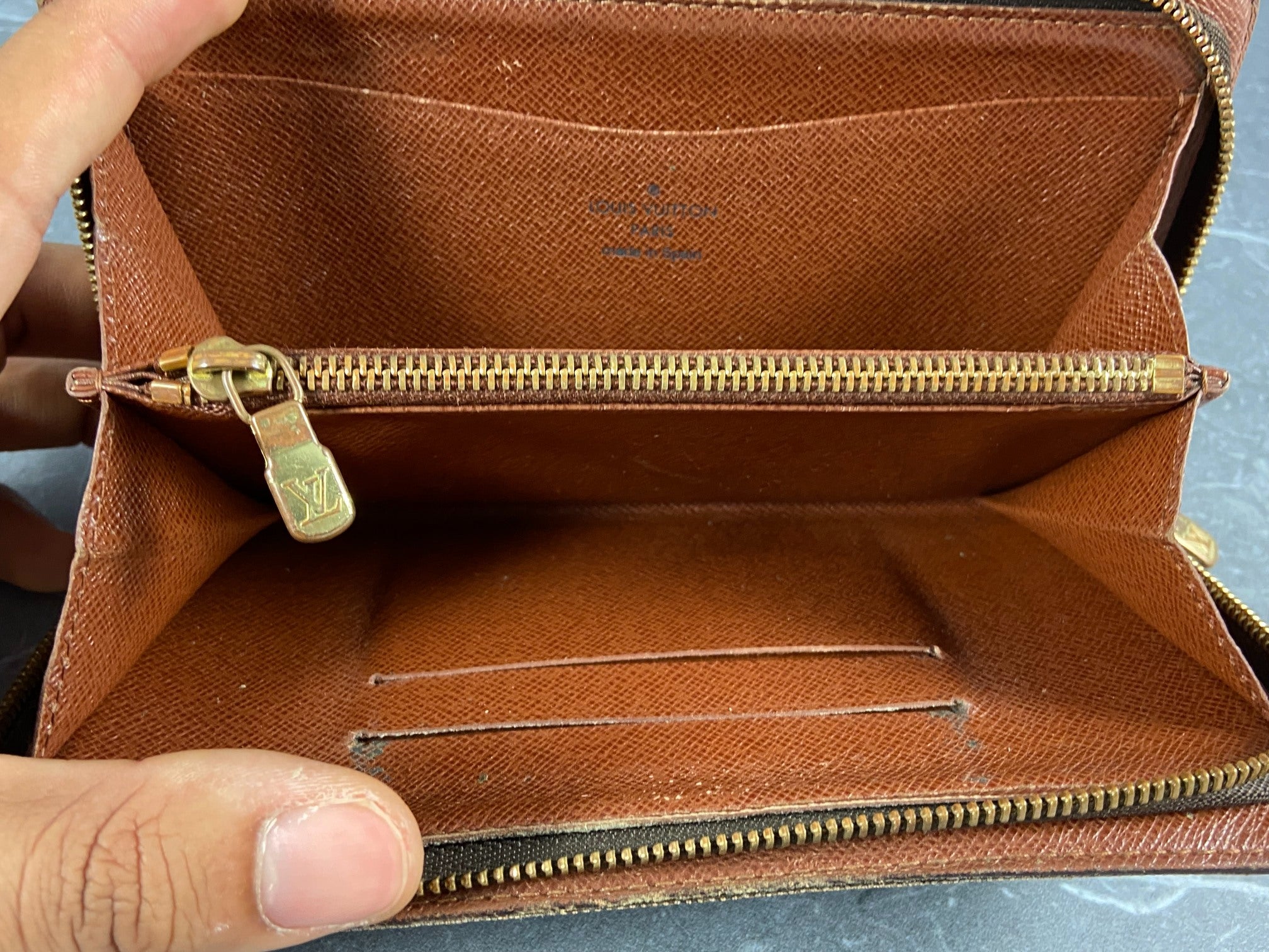 Louis Vuitton Monogram Canvas Zippy Wallet