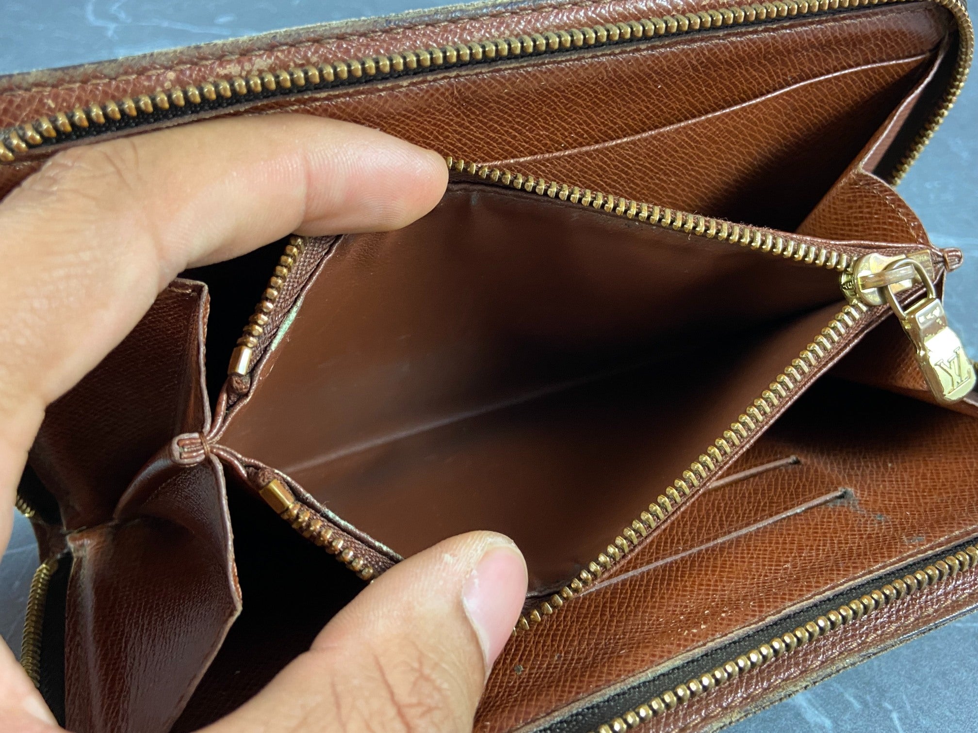 Louis Vuitton Monogram Canvas Zippy Wallet