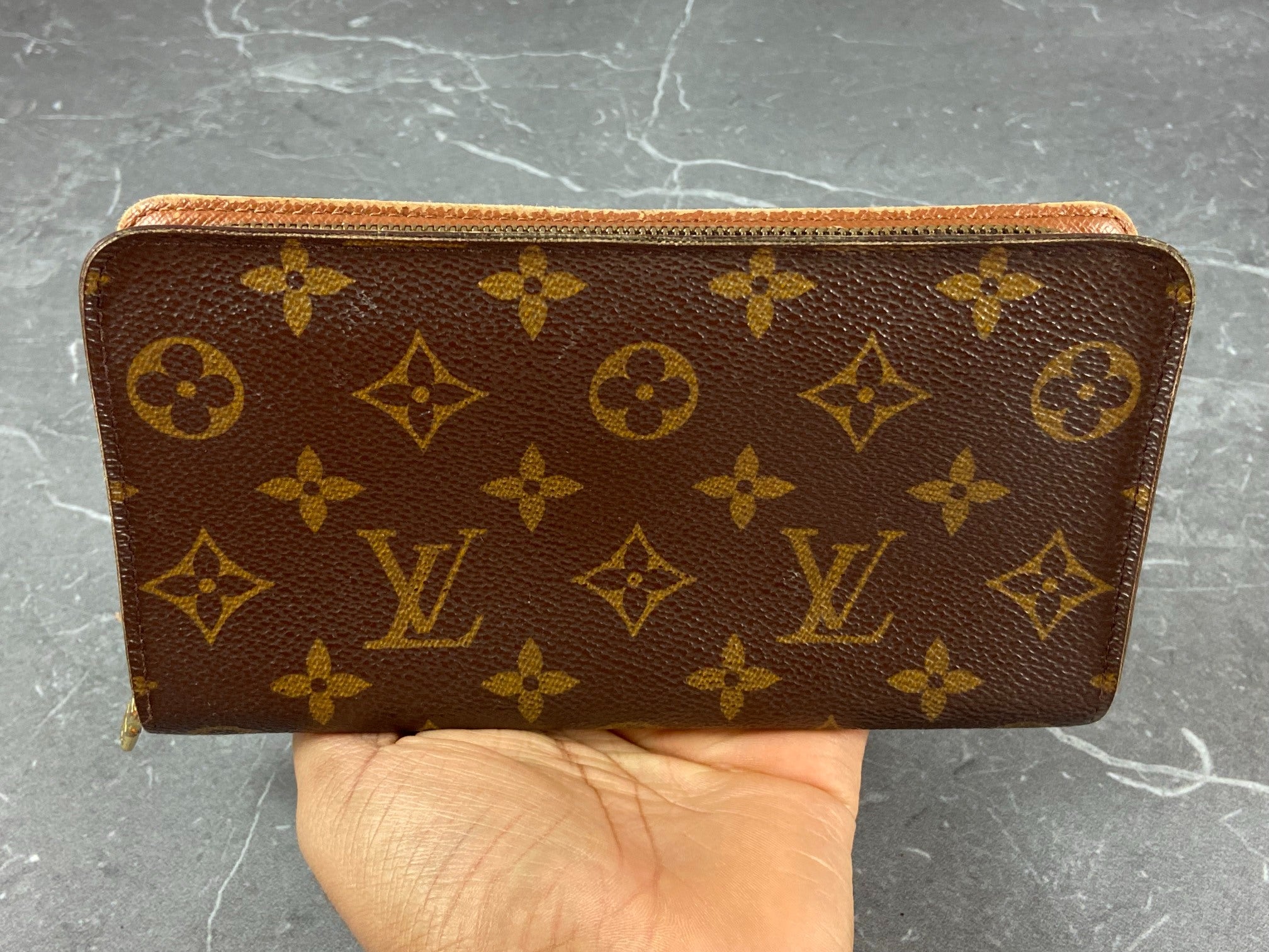 Louis Vuitton Monogram Canvas Zippy Wallet