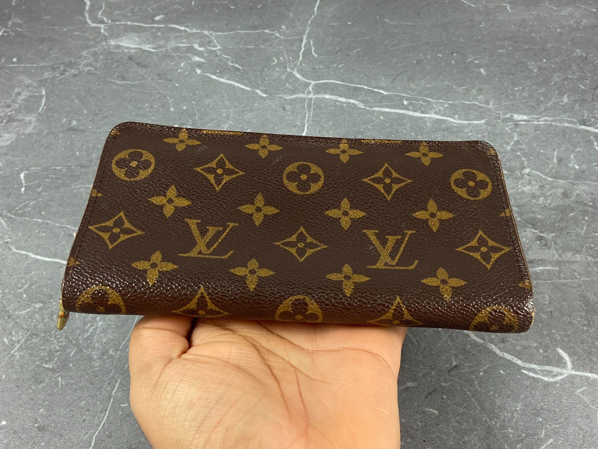 Louis Vuitton Monogram Canvas Zippy Wallet