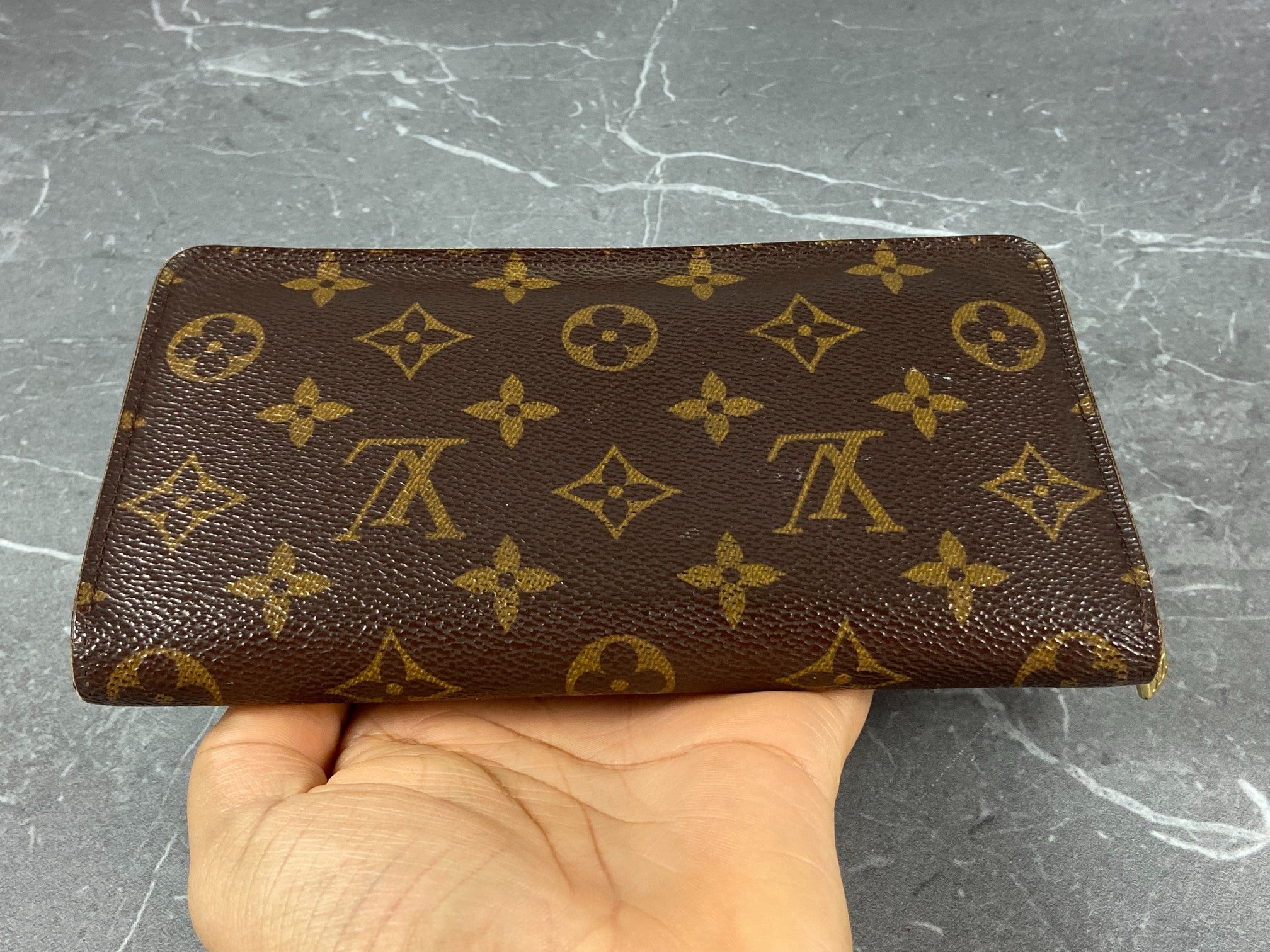 Louis Vuitton Monogram Canvas Zippy Wallet